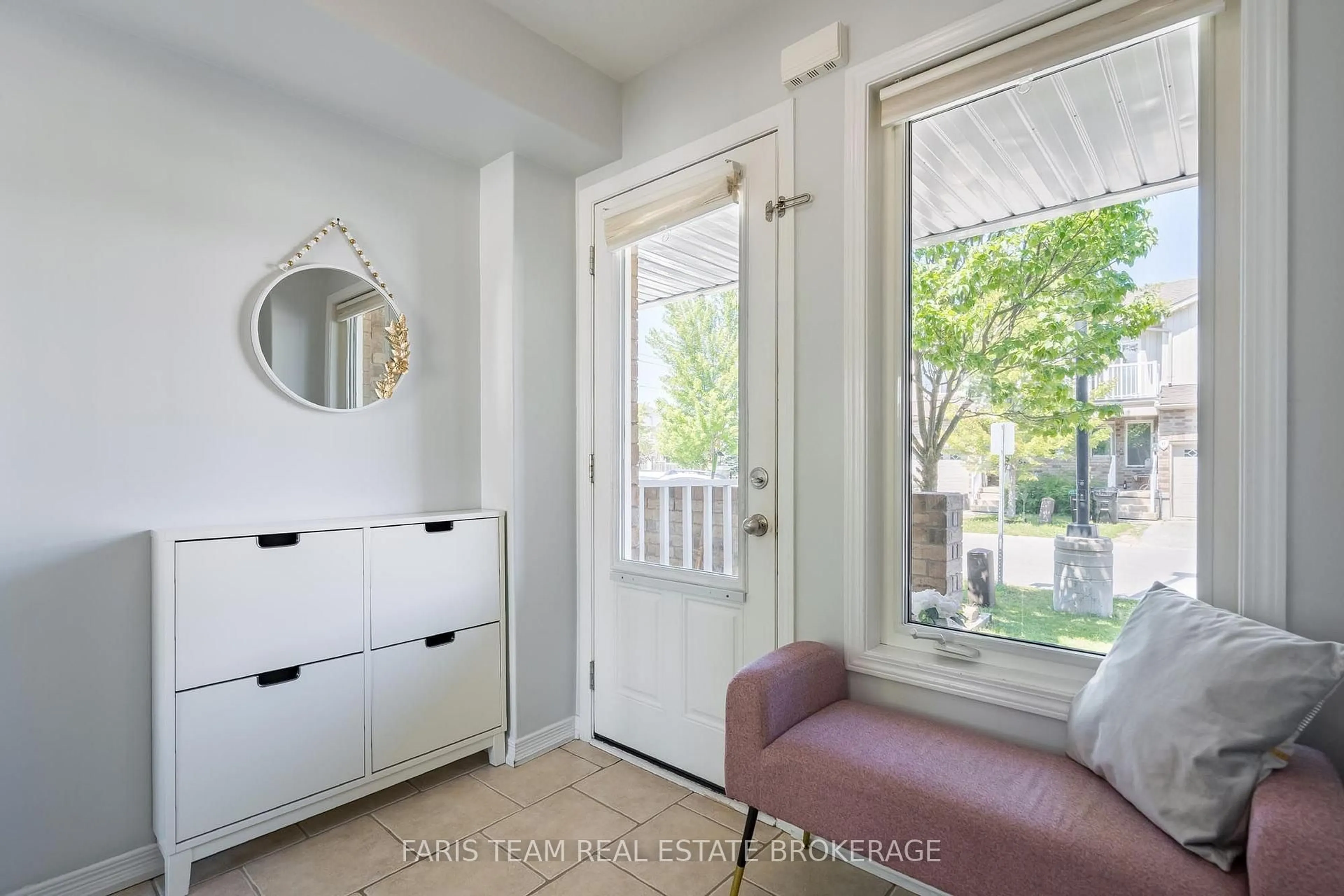 Indoor entryway for 75 Prince William Way #48, Barrie Ontario L4M 7P5