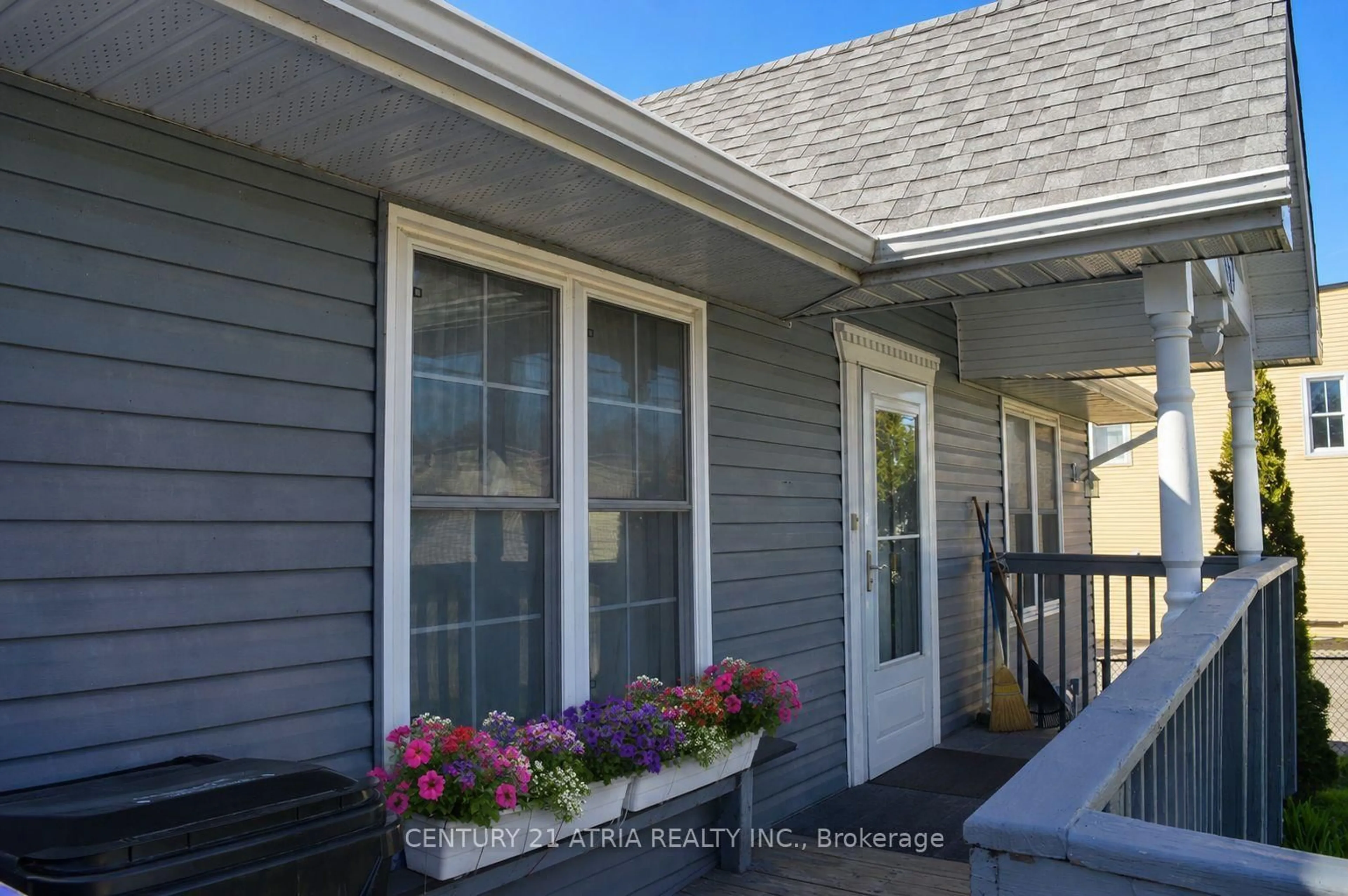Home with vinyl exterior material, street for 172 William St, Tay Ontario L0K 2A0