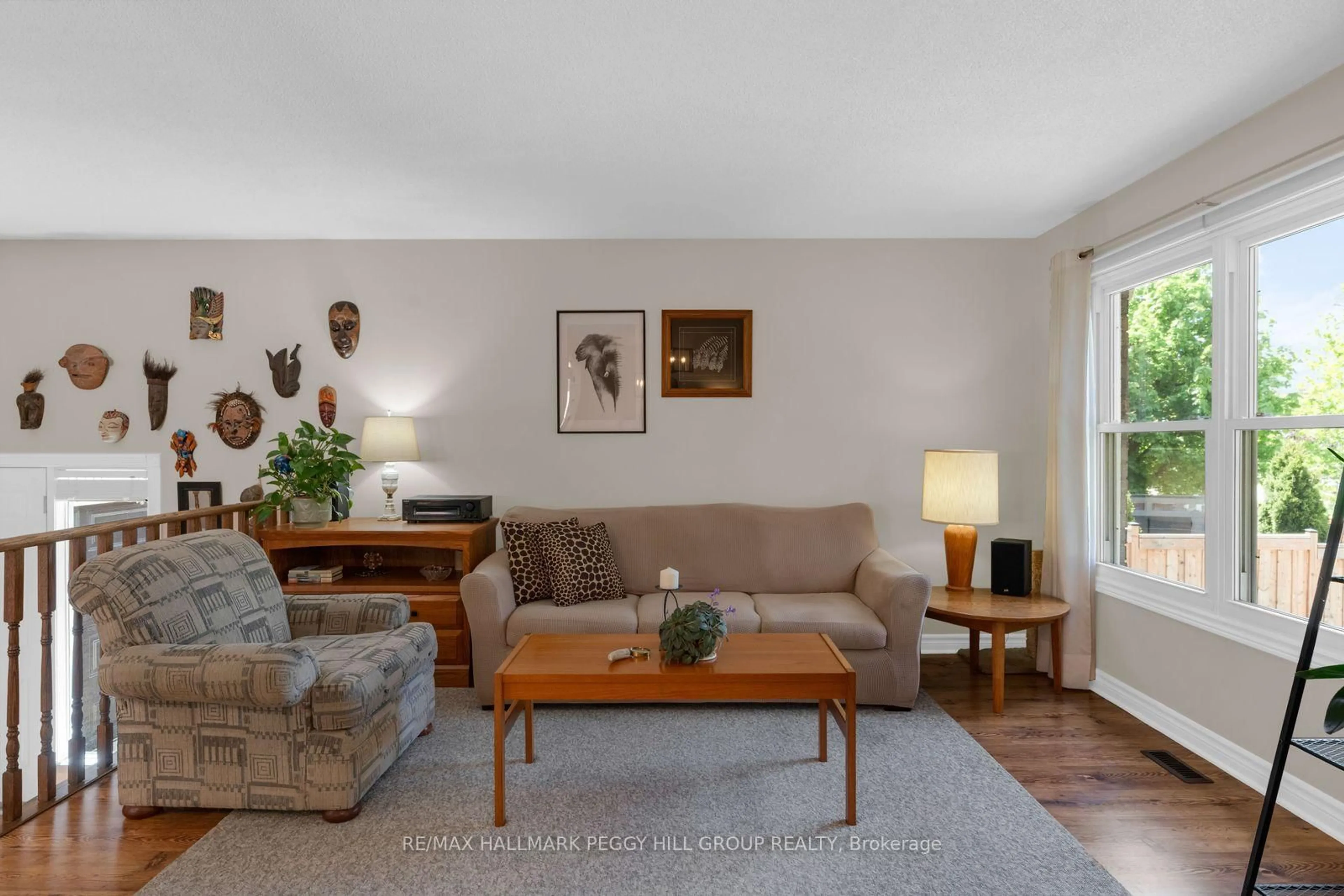 Living room with furniture, unknown for 5 Barwick Dr, Barrie Ontario L4N 6Z7