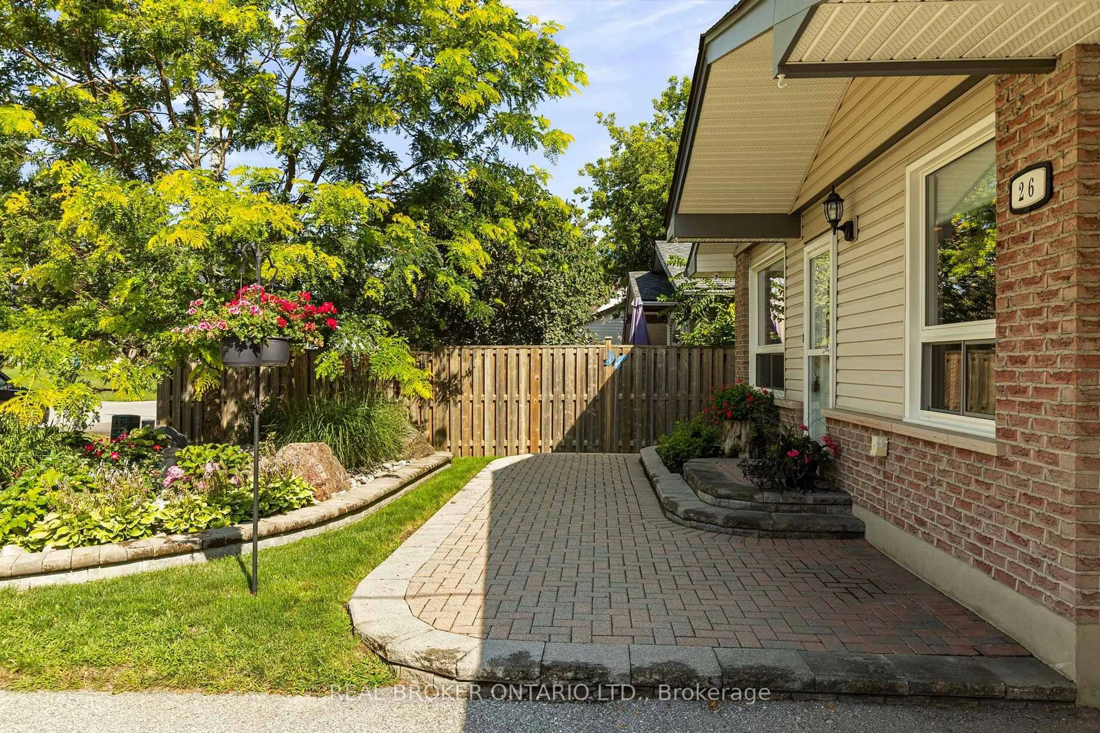 Patio, street for 26 Carlton St, Orillia Ontario L3V 6S7