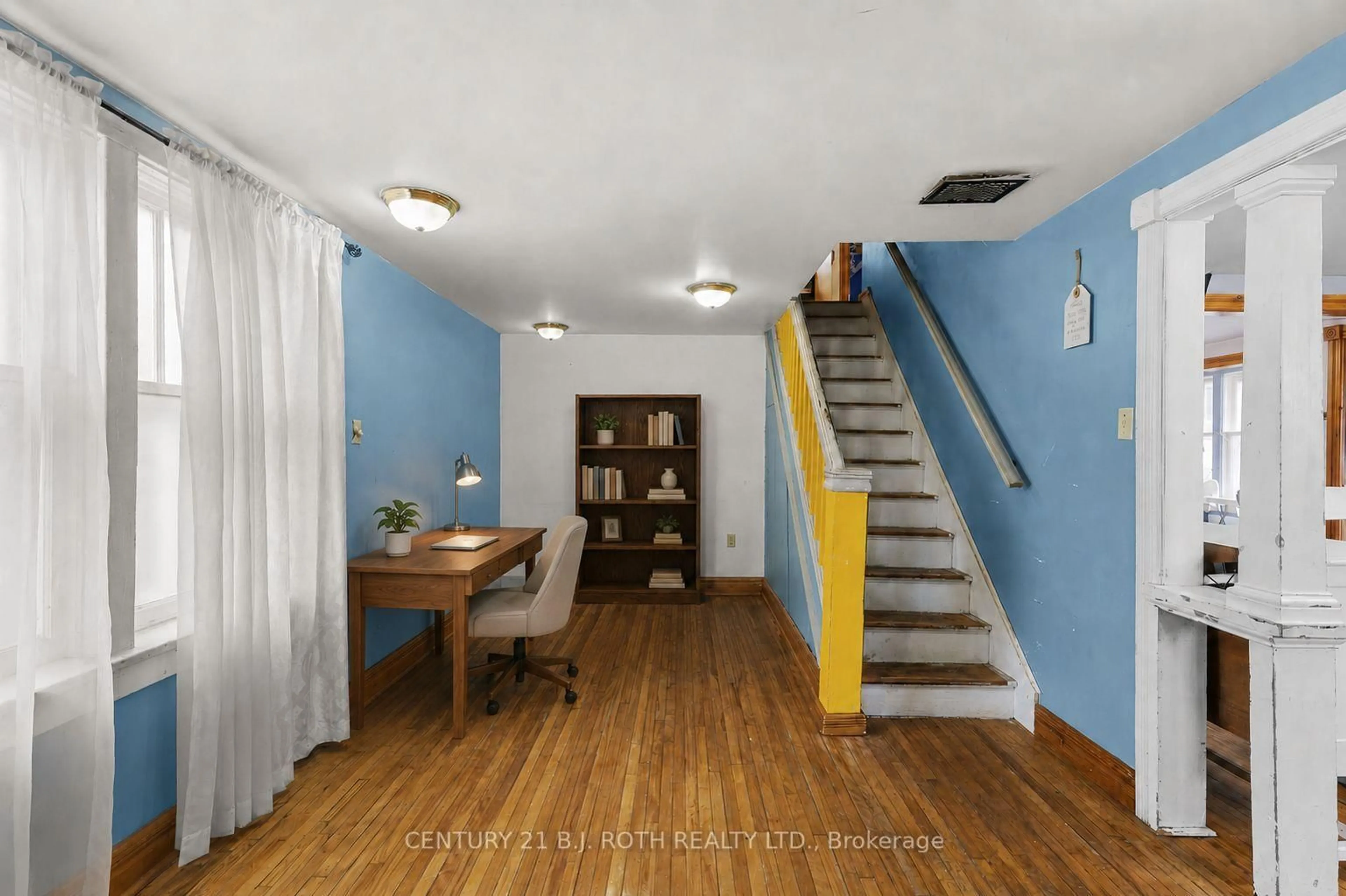 Unknown for 356 West St, Orillia Ontario L3V 5E4