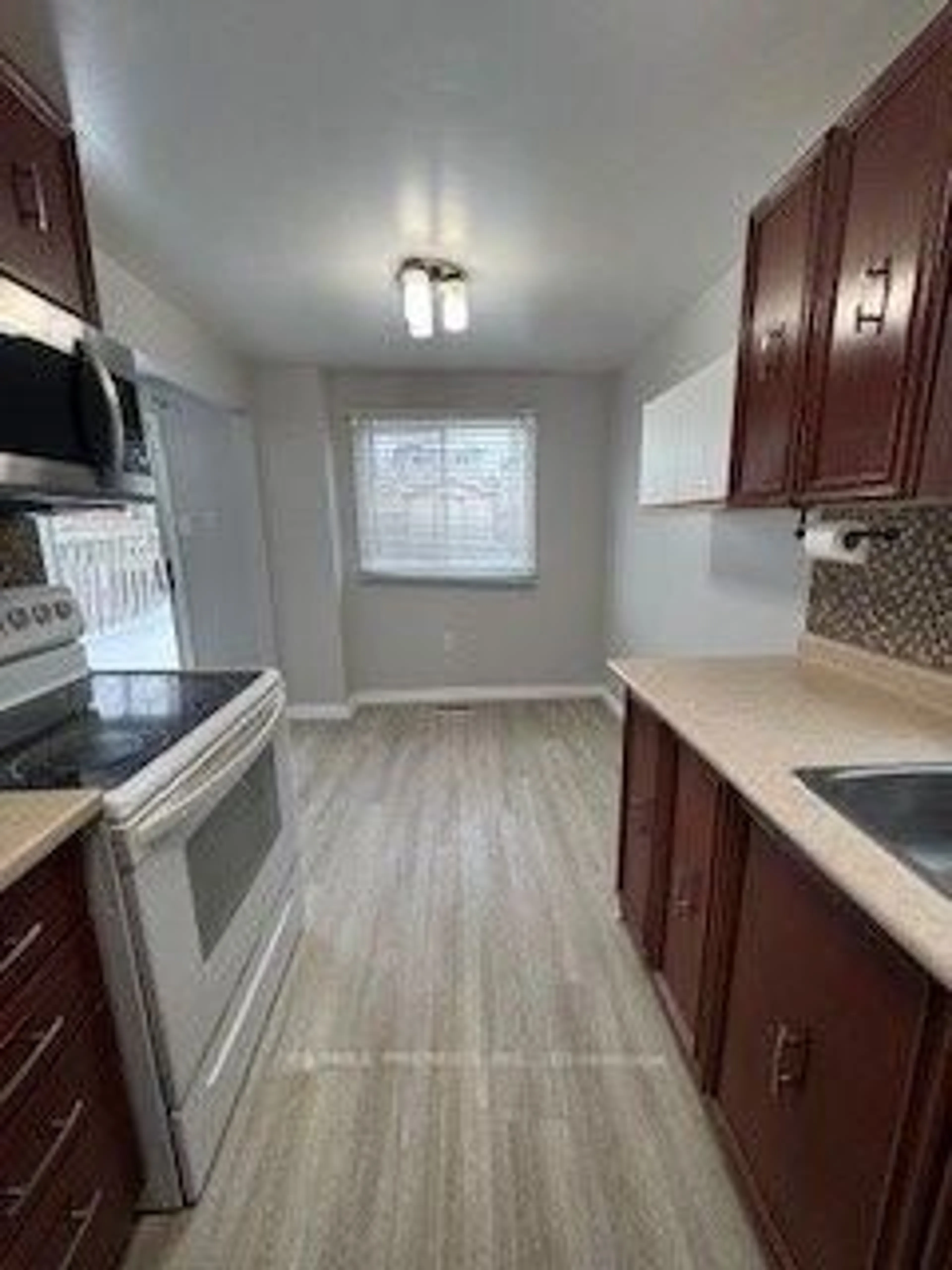 Standard kitchen, unknown for 34 Argyle Rd, Barrie Ontario L4N 6P7