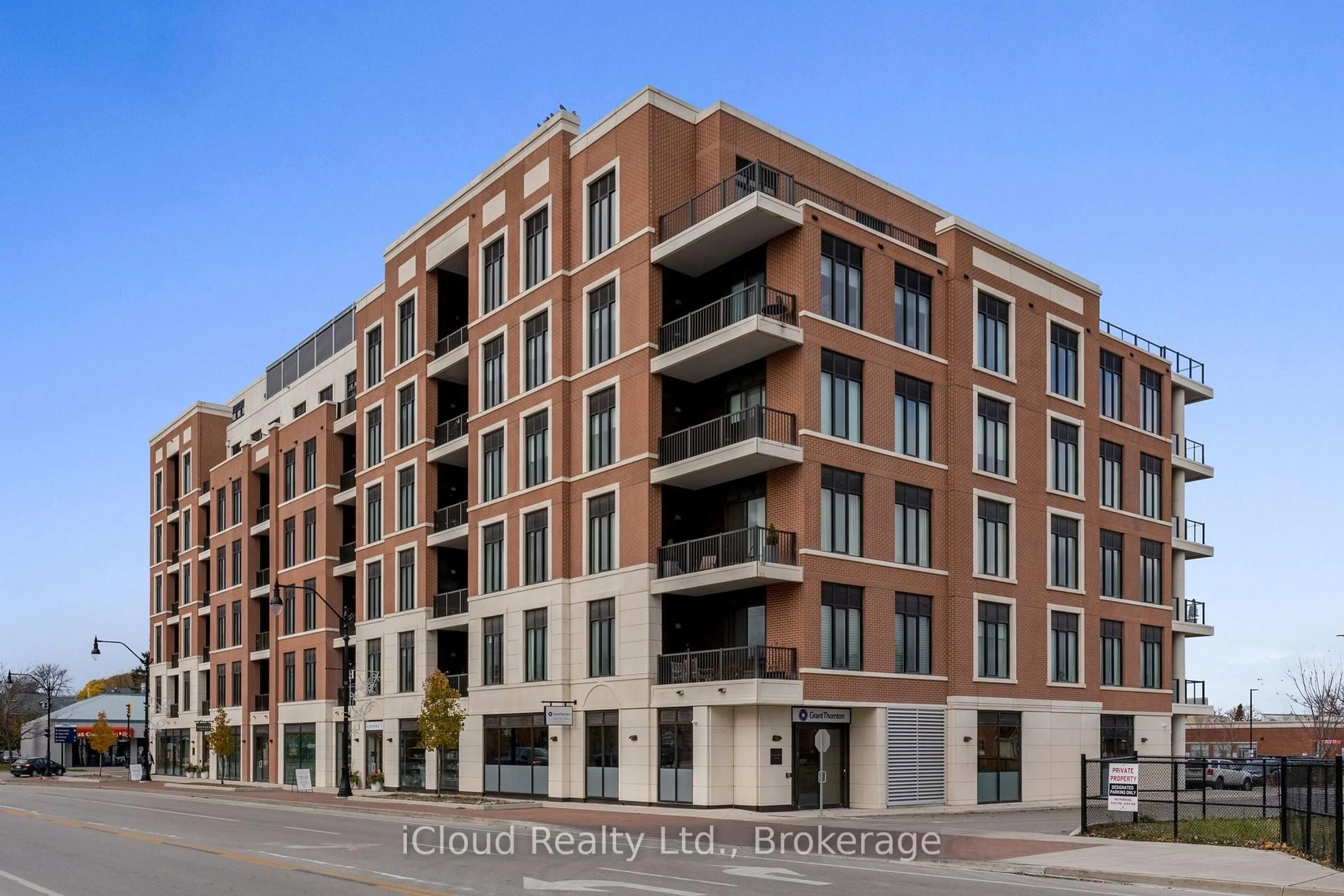 Home with brick exterior material, building for 1 Hume St #422, Collingwood Ontario L9Y 2M4