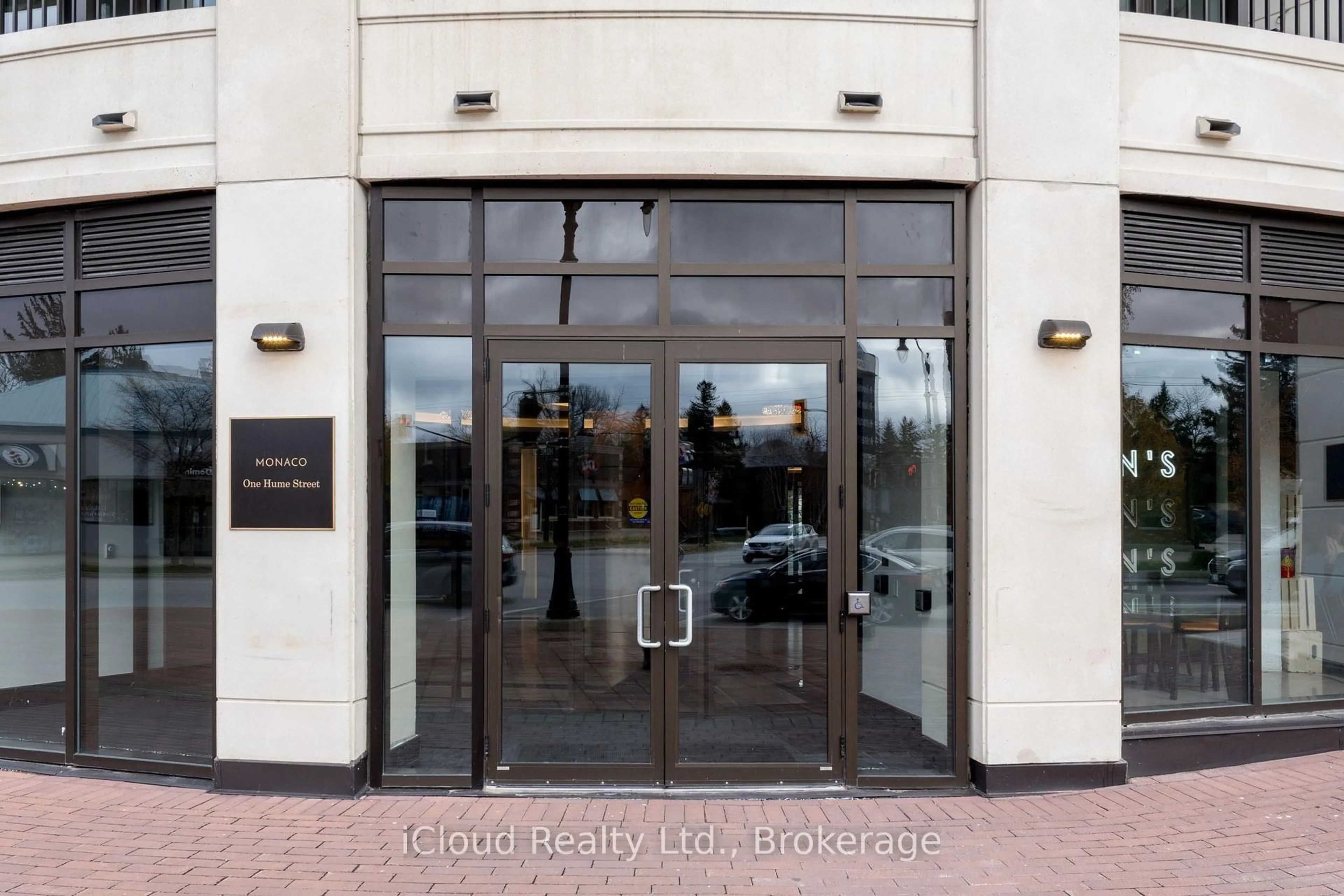 Indoor foyer for 1 Hume St #422, Collingwood Ontario L9Y 2M4