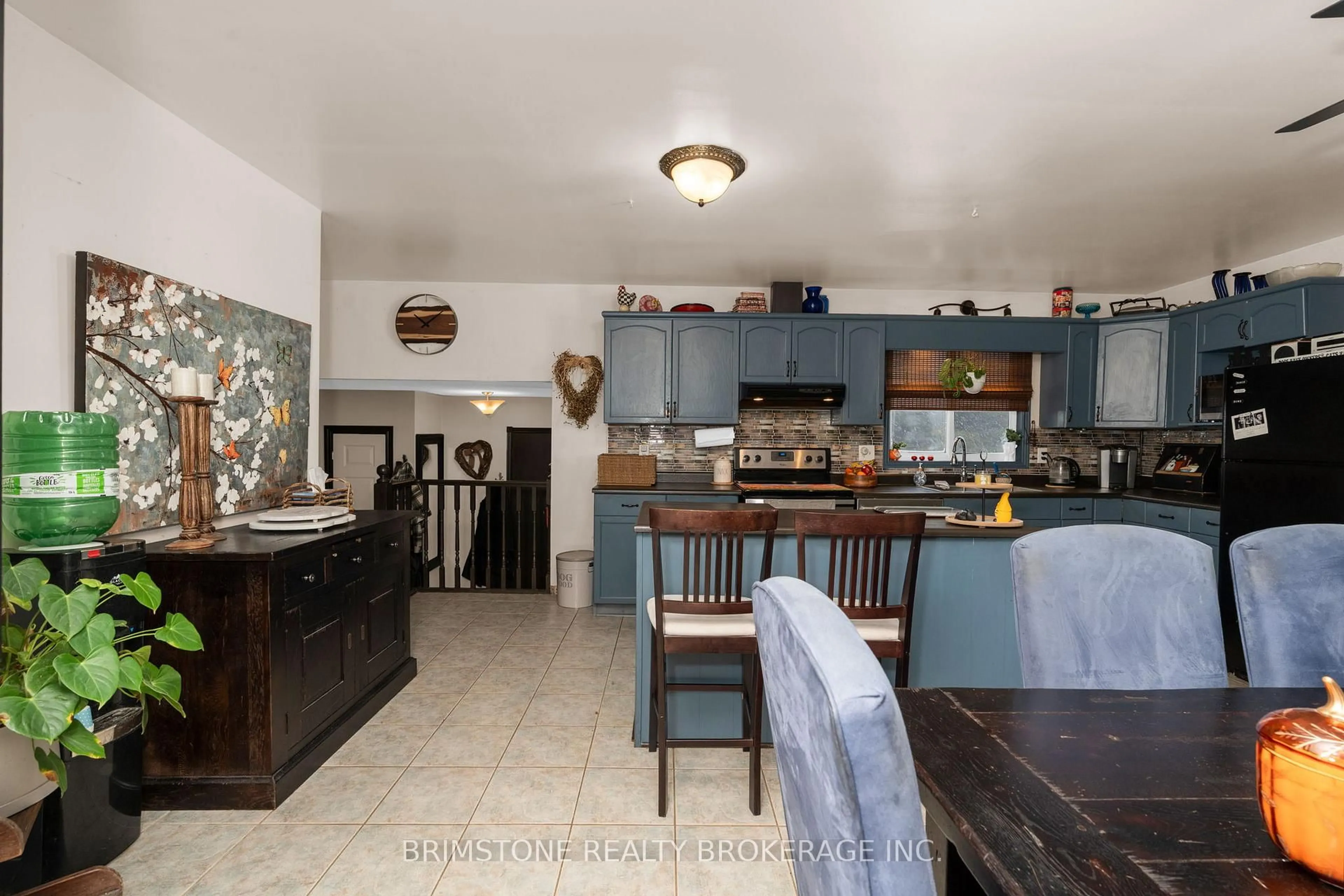 Open concept kitchen, ceramic/tile floor for 220 Morgan Rd, Wasaga Beach Ontario L9Z 1N4