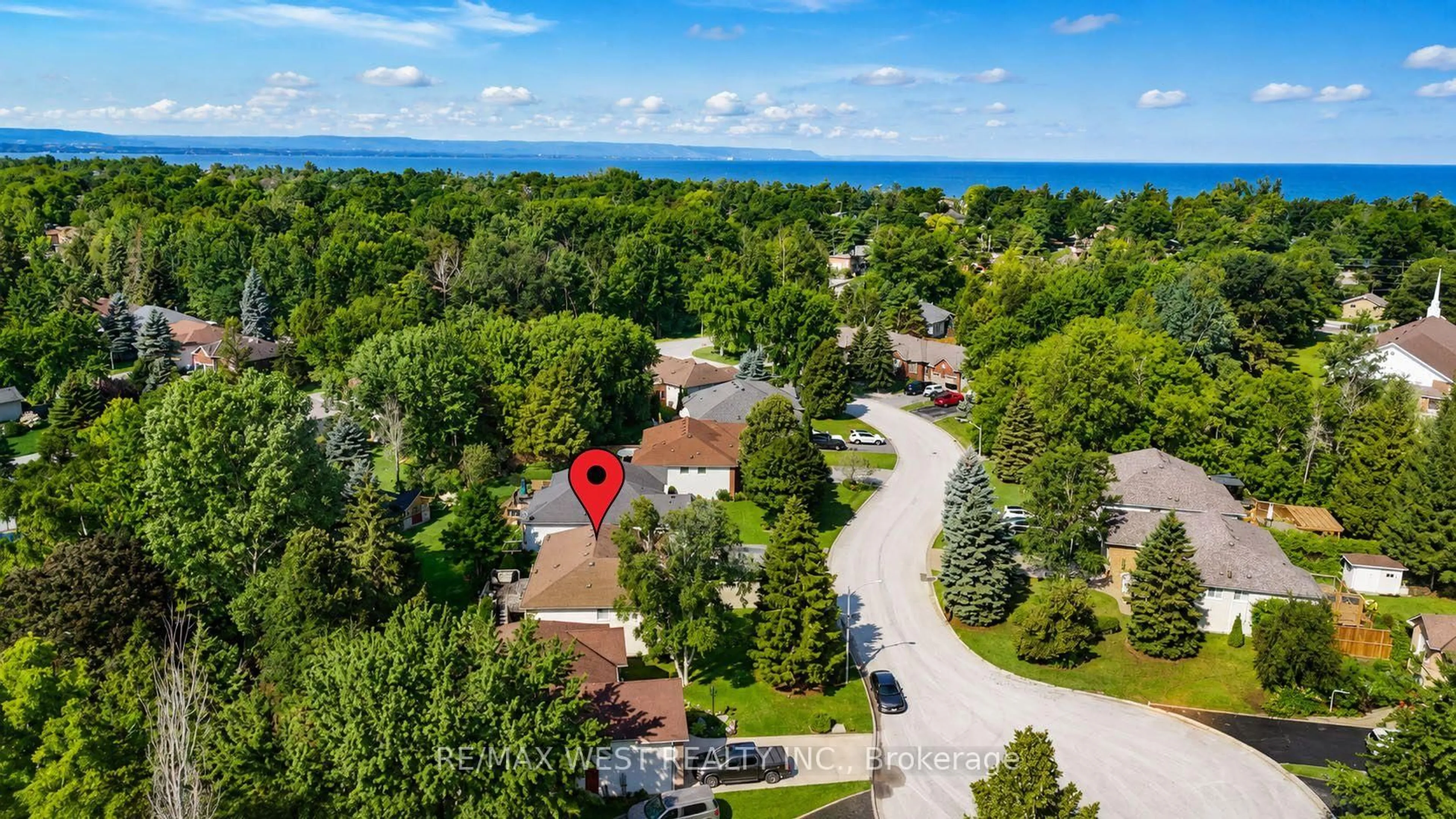 A pic from outside/outdoor area/front of a property/back of a property/a pic from drone, water/lake/river/ocean view for 11 Bay Crt, Wasaga Beach Ontario L9Z 1P7