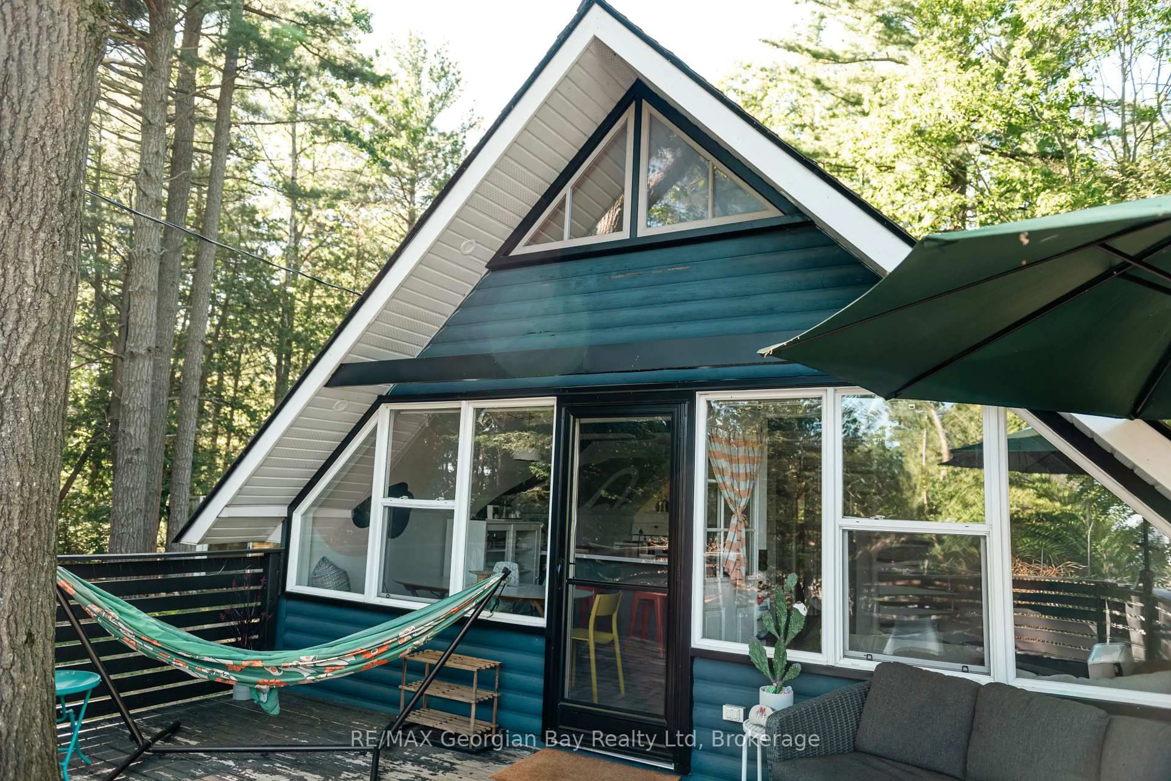Home with vinyl exterior material, unknown for 8 Sunrise Crt, Tiny Ontario L9M 0H2