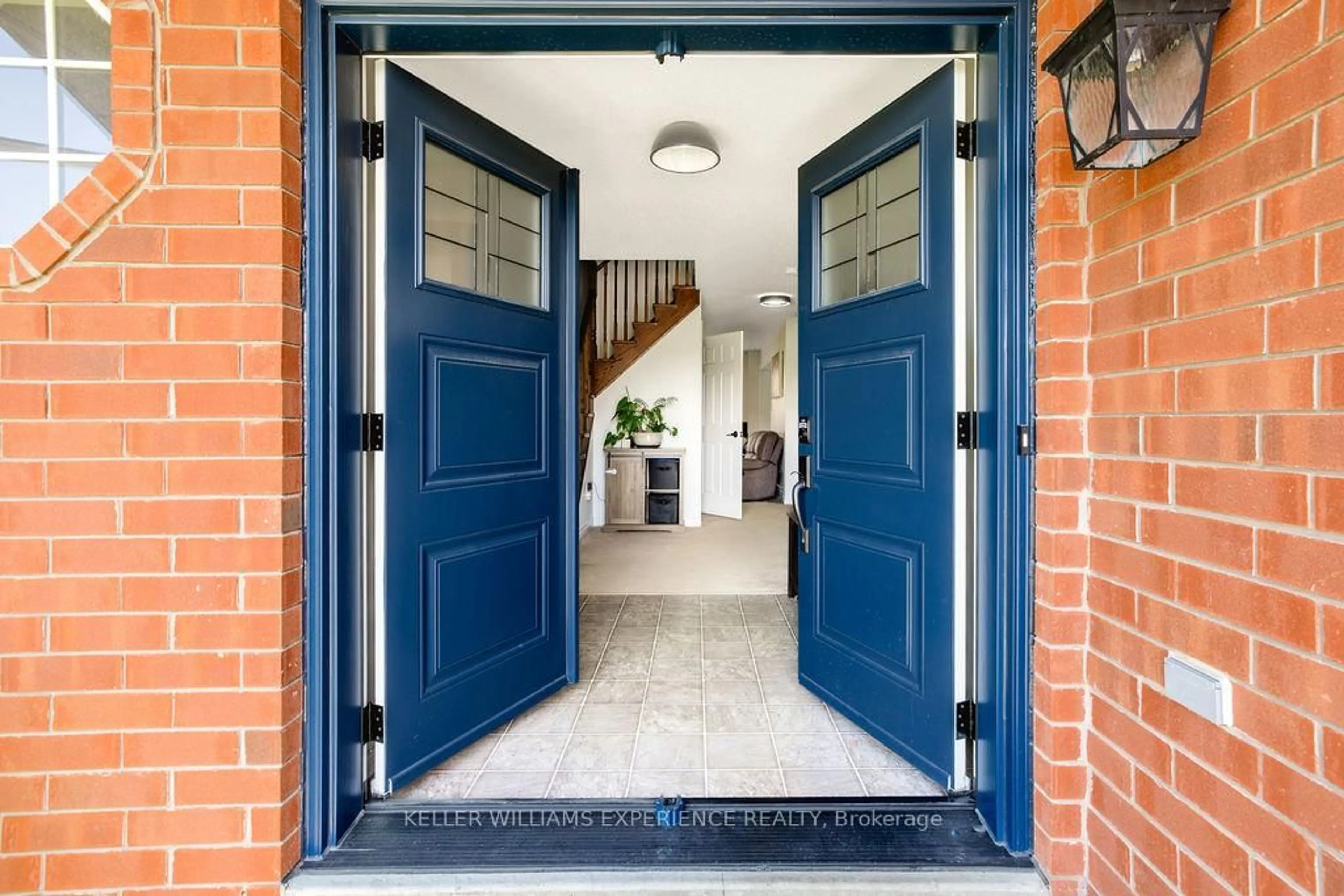 Indoor entryway for 27 Michelle Dr, Barrie Ontario L4N 5Y4