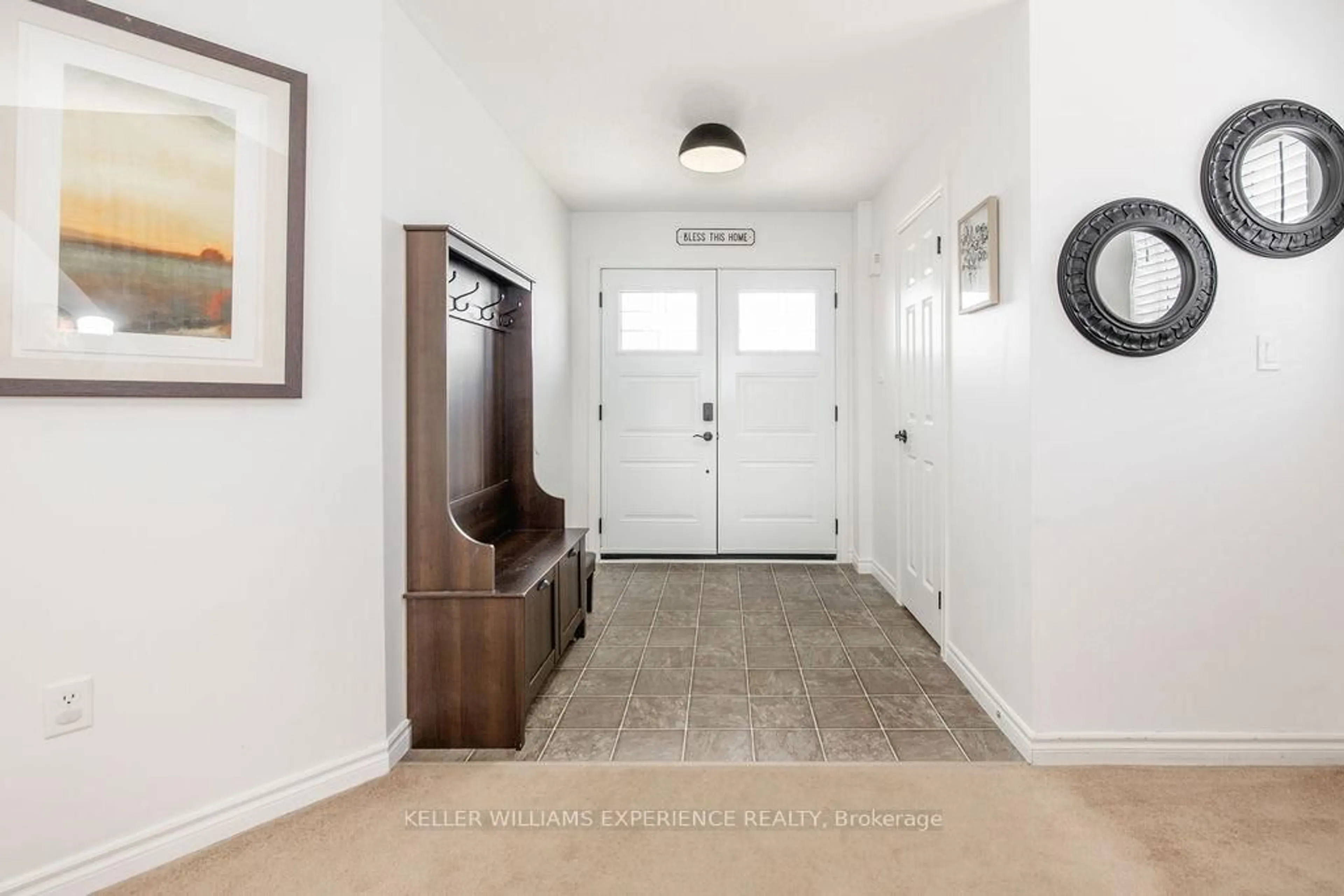 Indoor entryway for 27 Michelle Dr, Barrie Ontario L4N 5Y4