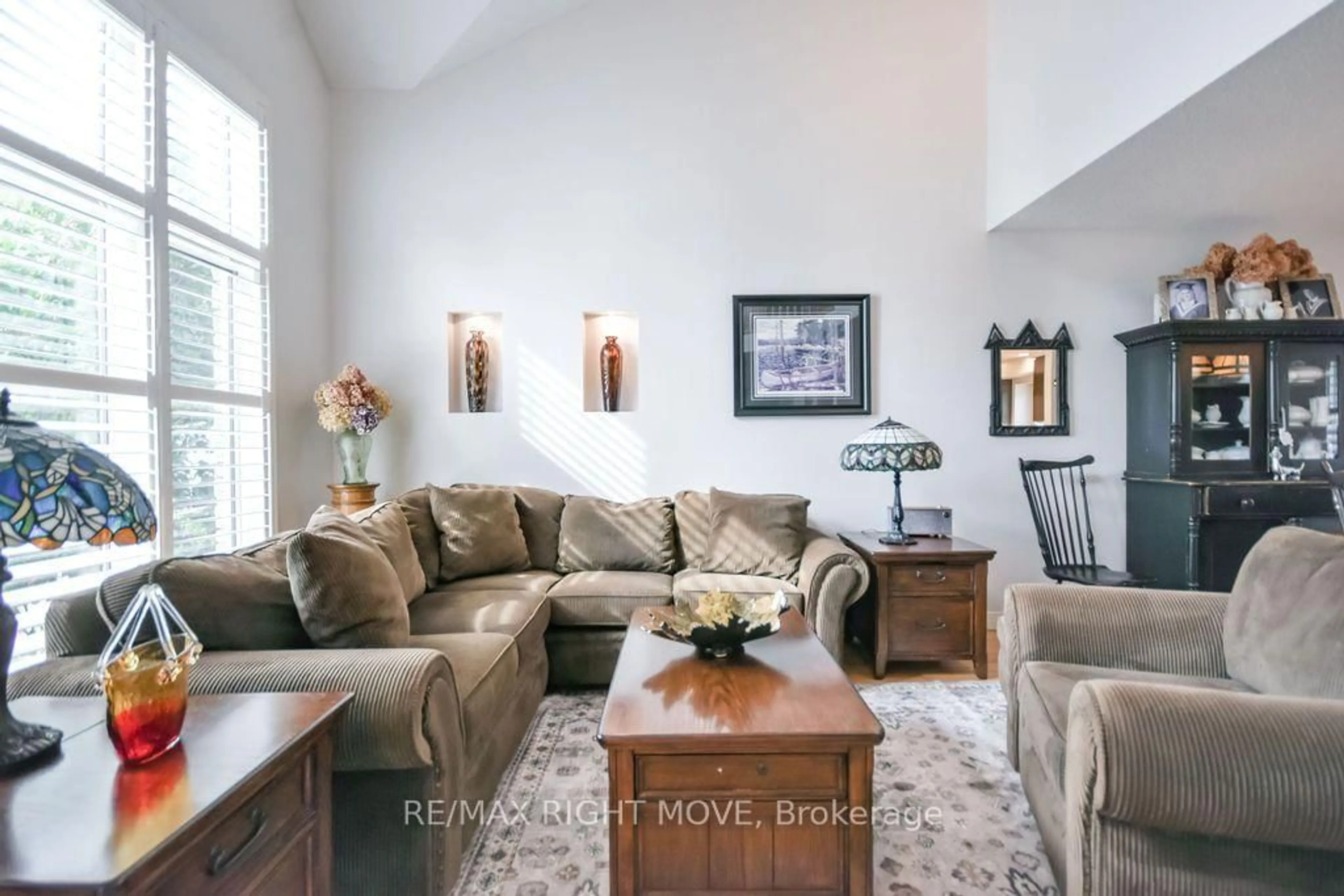 Living room with furniture, unknown for 2640 WESTSHORE Cres, Severn Ontario L3V 0V8