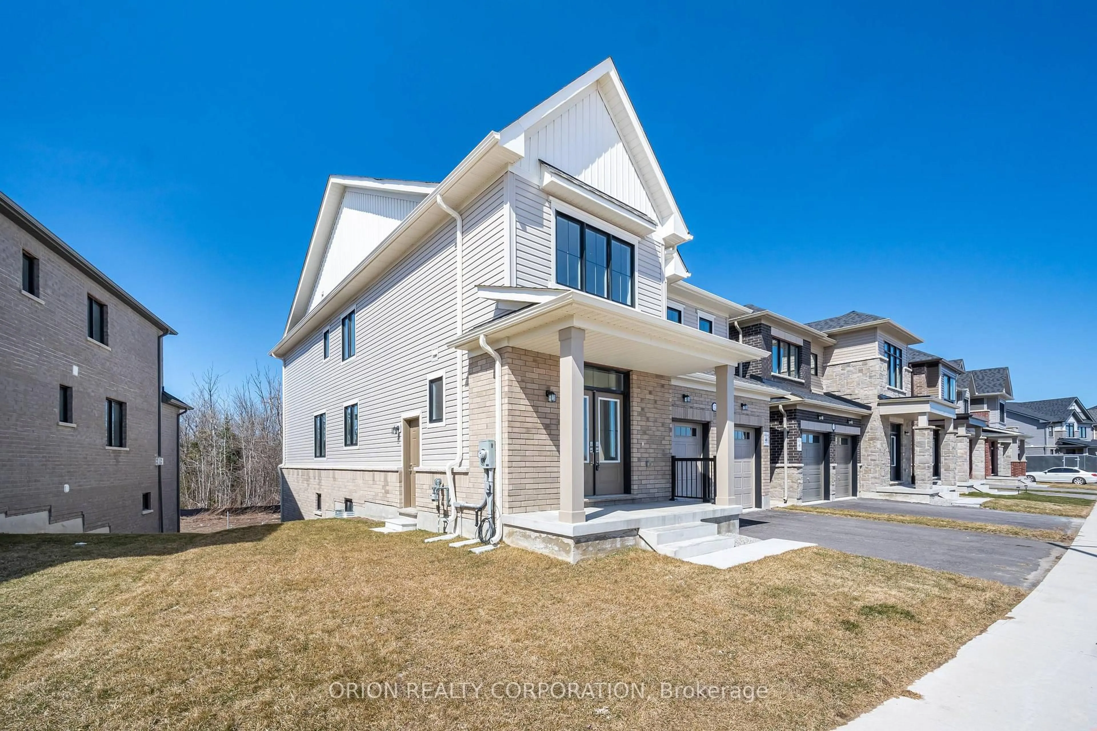 Home with vinyl exterior material, street for 122 Thicketwood Ave, Barrie Ontario L9J 0W8