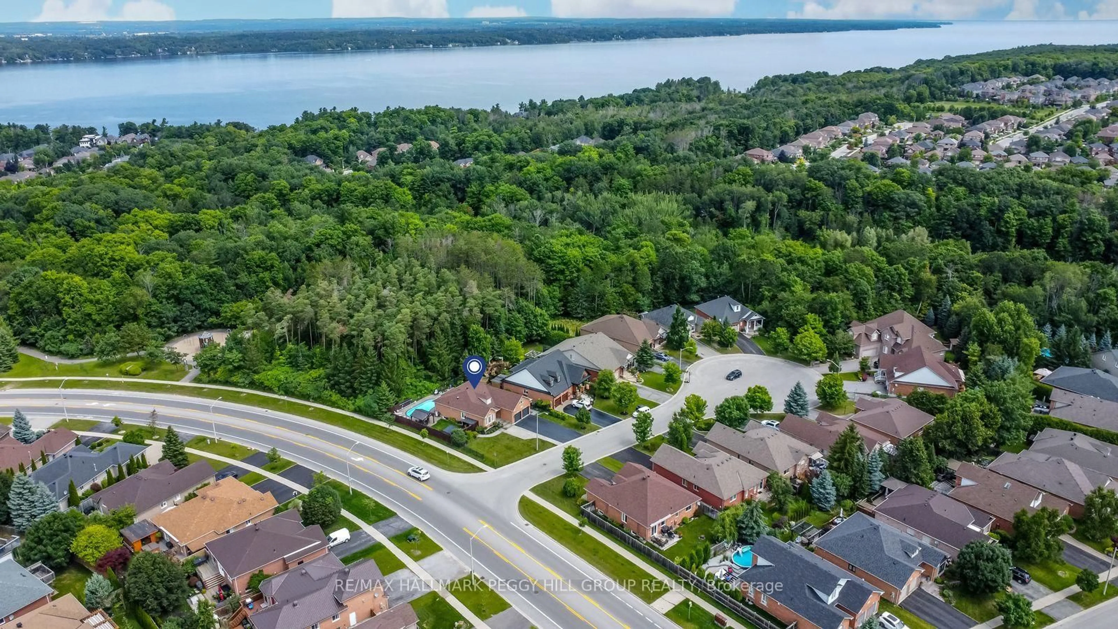 A pic from outside/outdoor area/front of a property/back of a property/a pic from drone, water/lake/river/ocean view for 2 Purt Crt, Barrie Ontario L4N 9K7