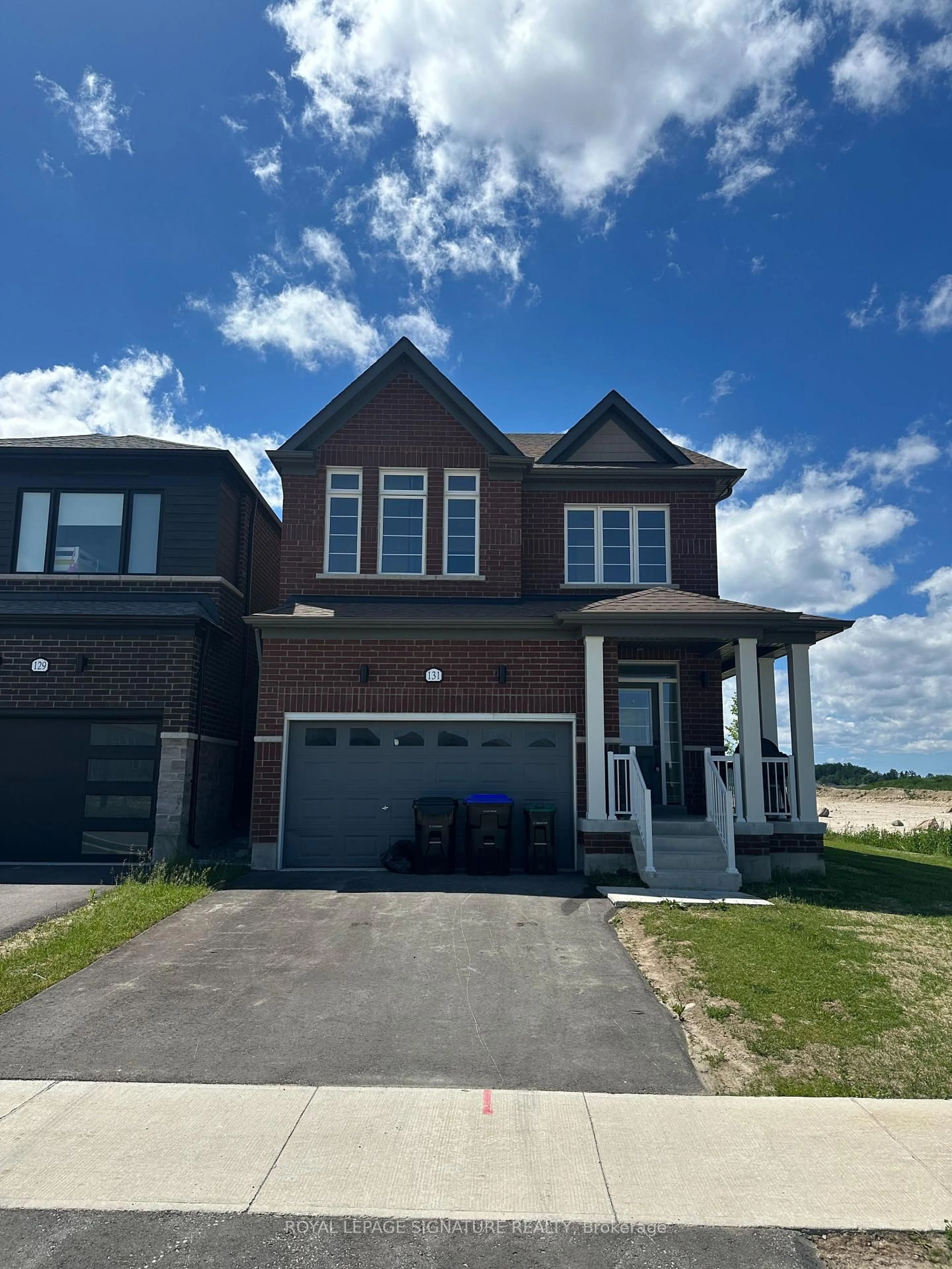 Home with brick exterior material, street for 131 Union Blvd, Wasaga Beach Ontario L6Z 0P1