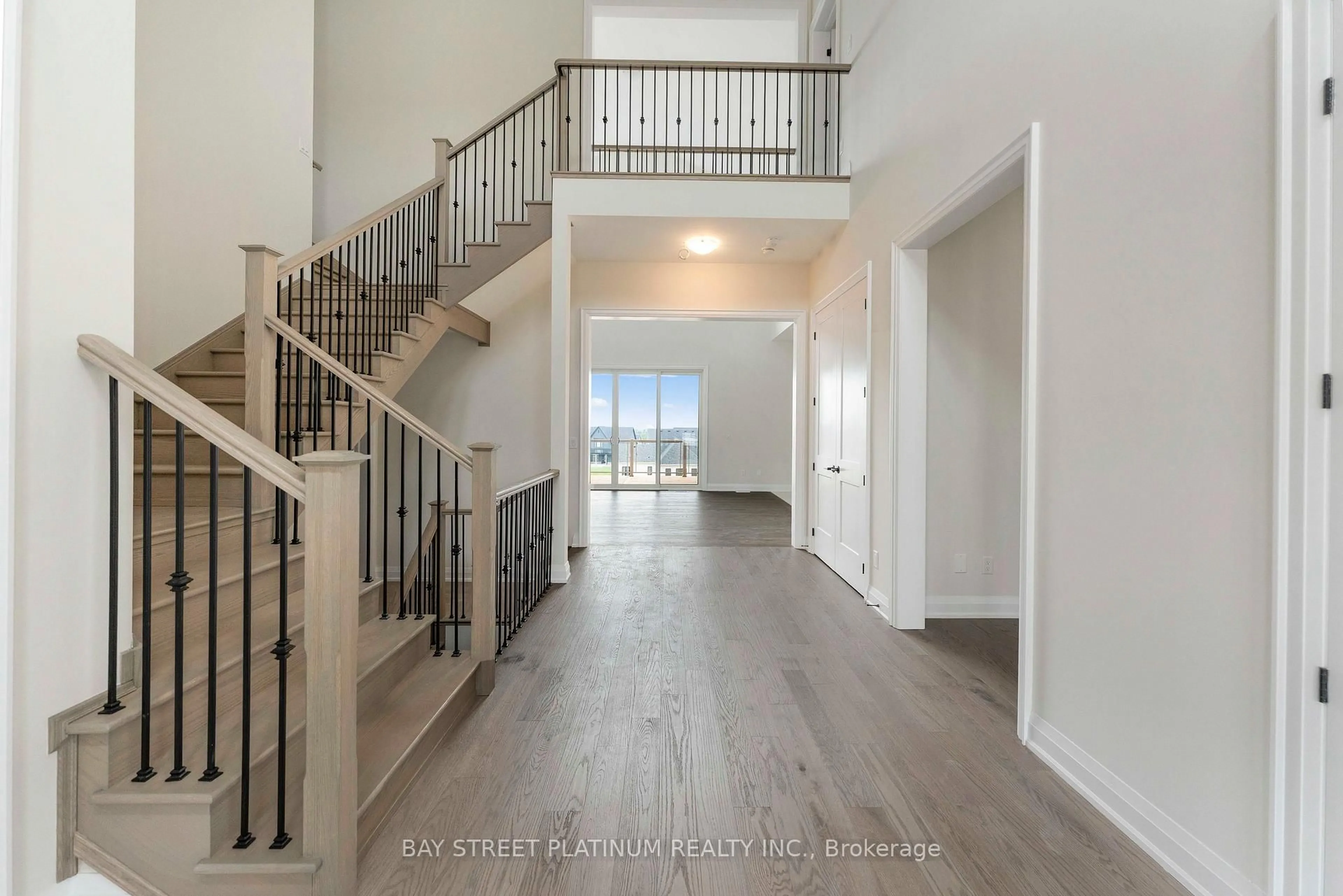 Indoor entryway for 15 Radome Dr, Oro-Medonte Ontario L0L 2L0