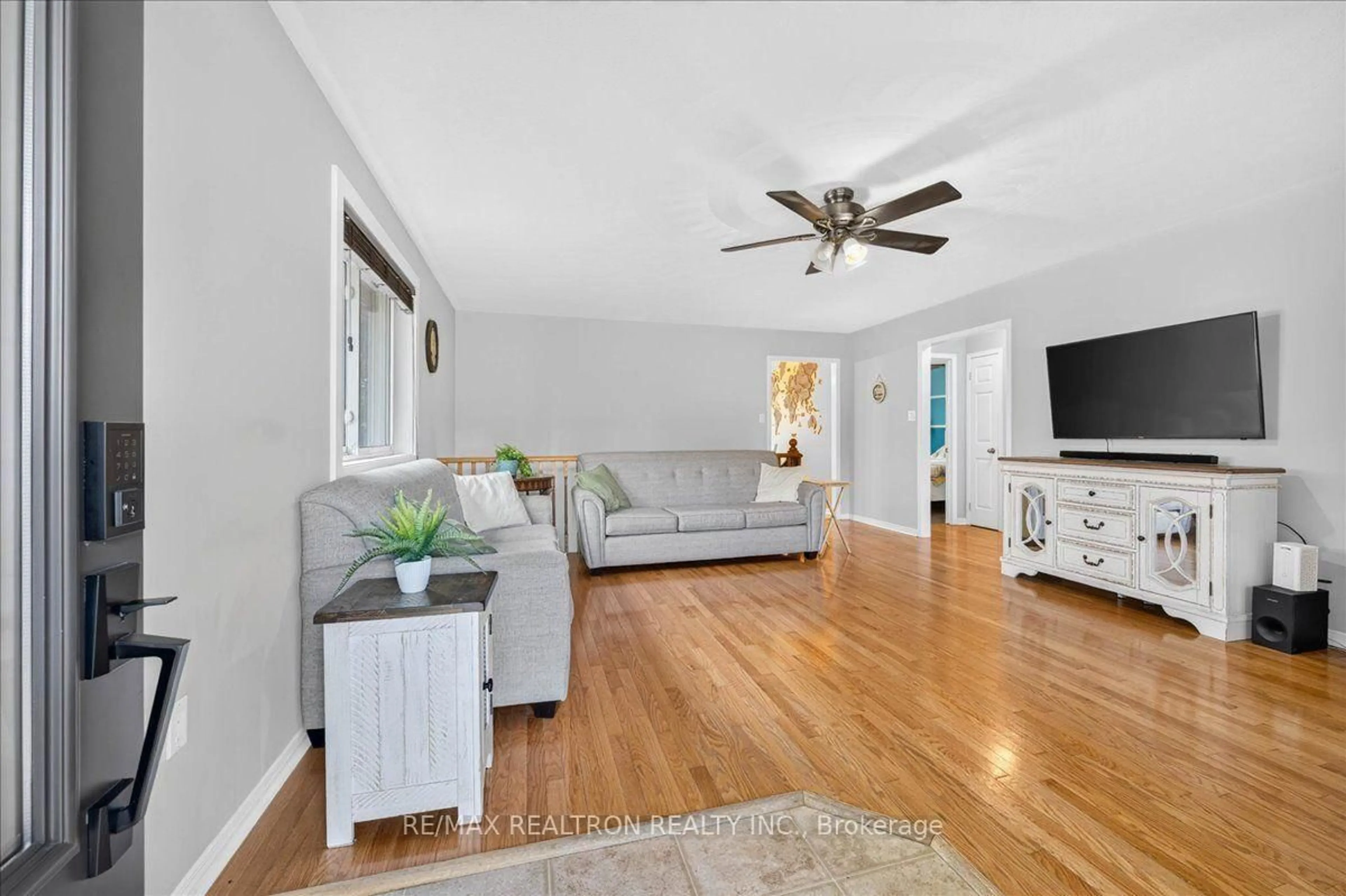 Living room with furniture, unknown for 67 Vanessa Dr, Orillia Ontario L3V 7W9