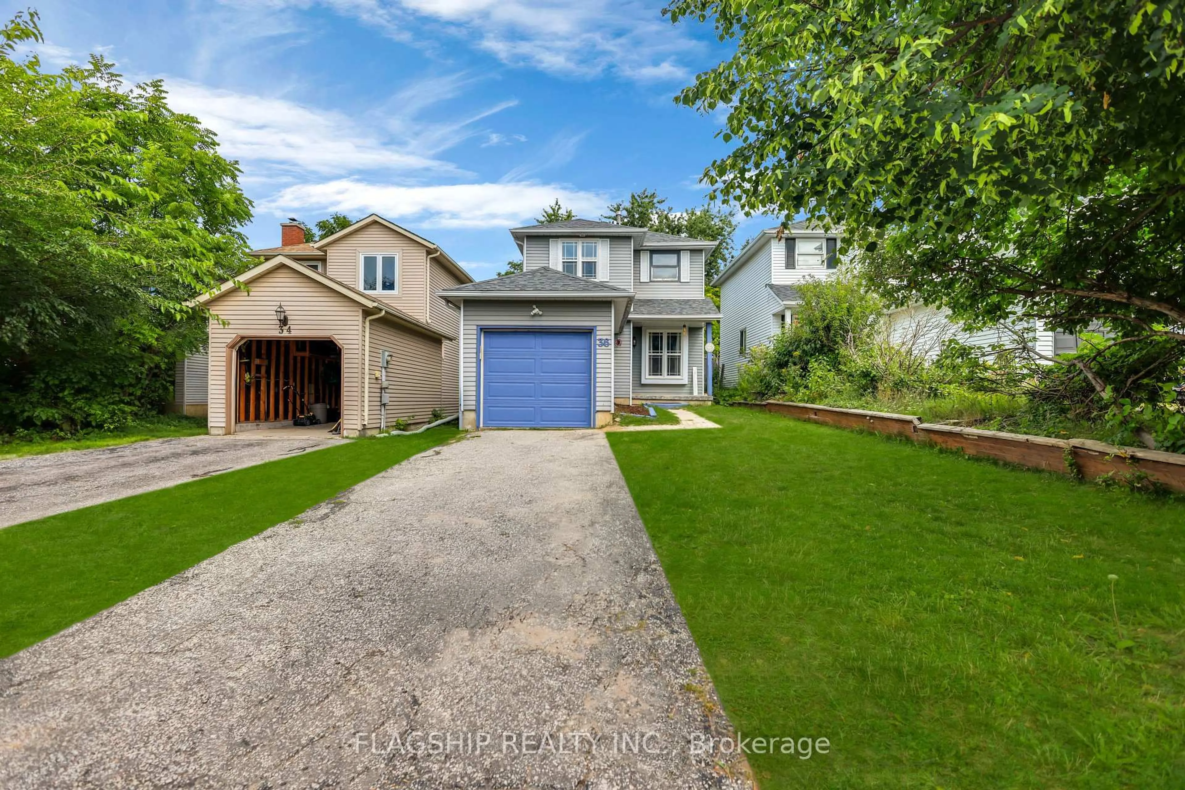 A pic from outside/outdoor area/front of a property/back of a property/a pic from drone, street for 36 Patton Rd, Barrie Ontario L4N 6V5