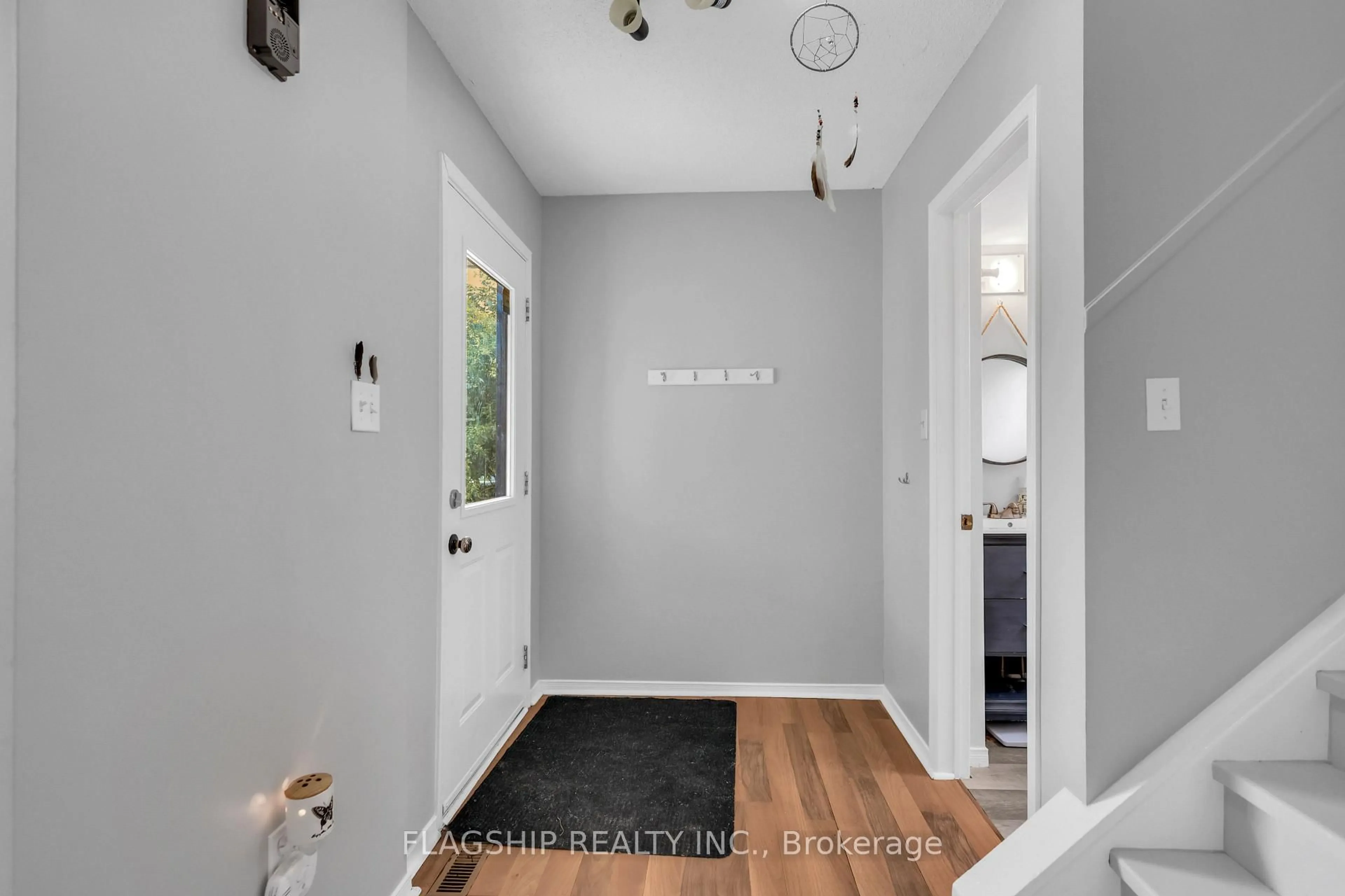 Indoor entryway for 36 Patton Rd, Barrie Ontario L4N 6V5