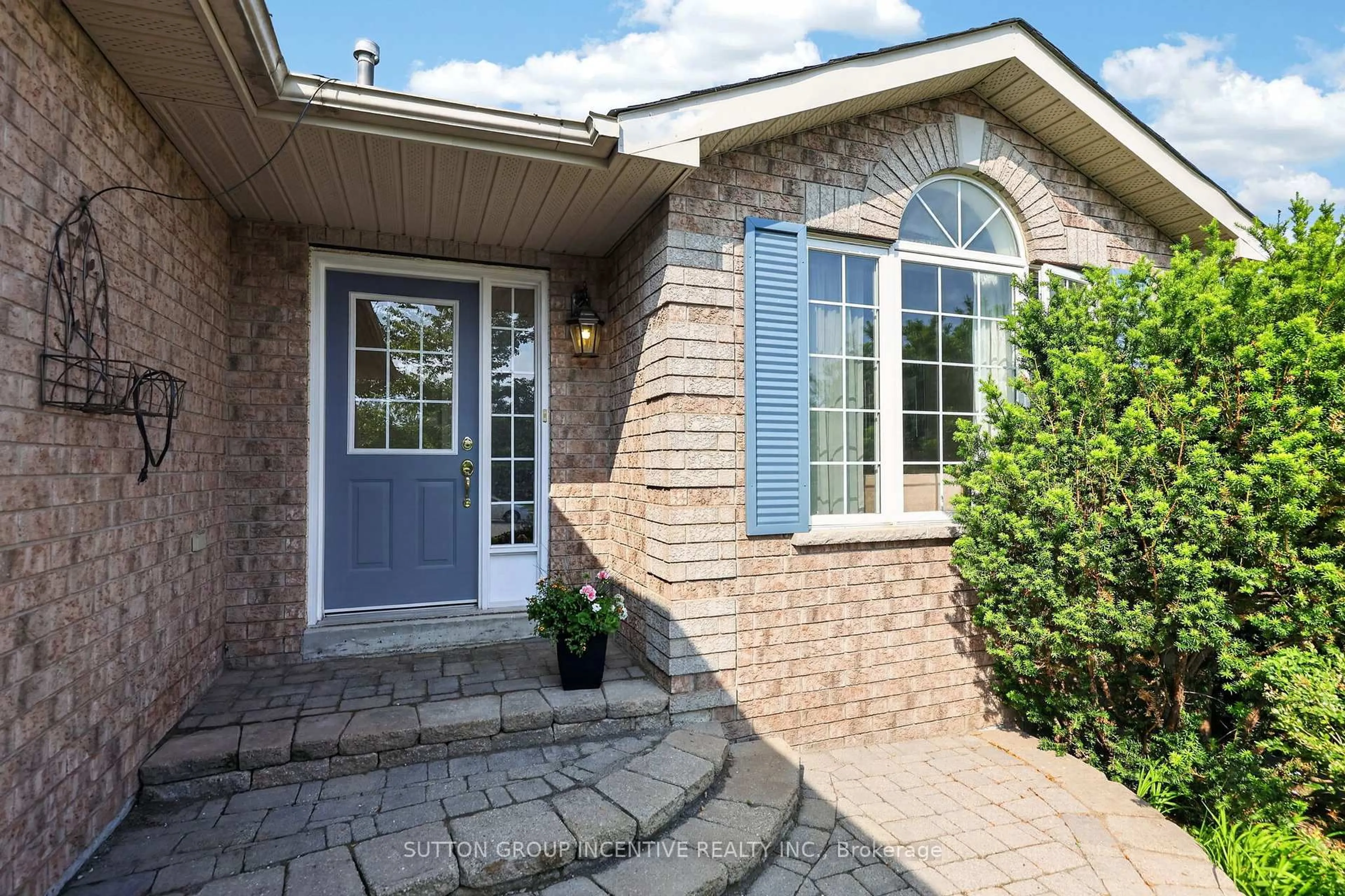 Home with brick exterior material, street for 101 Lion's Gate Blvd, Barrie Ontario L4M 7E5
