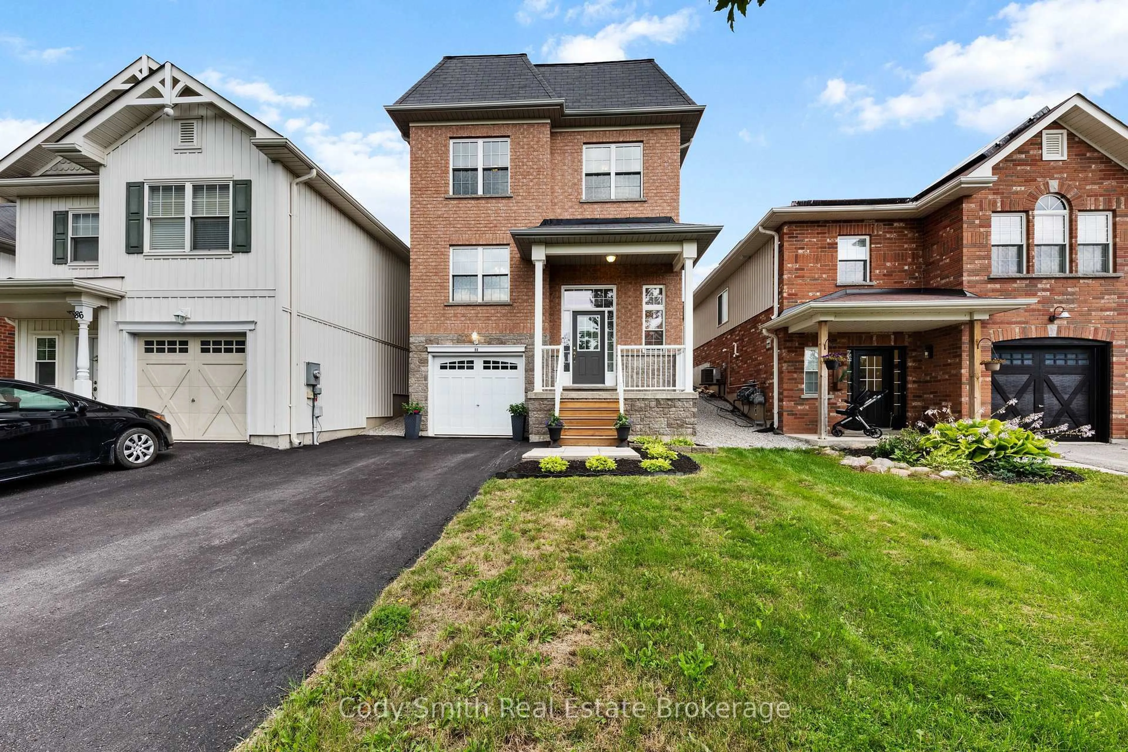 Home with brick exterior material, street for 88 Pearl Dr, Orillia Ontario L3V 0A6