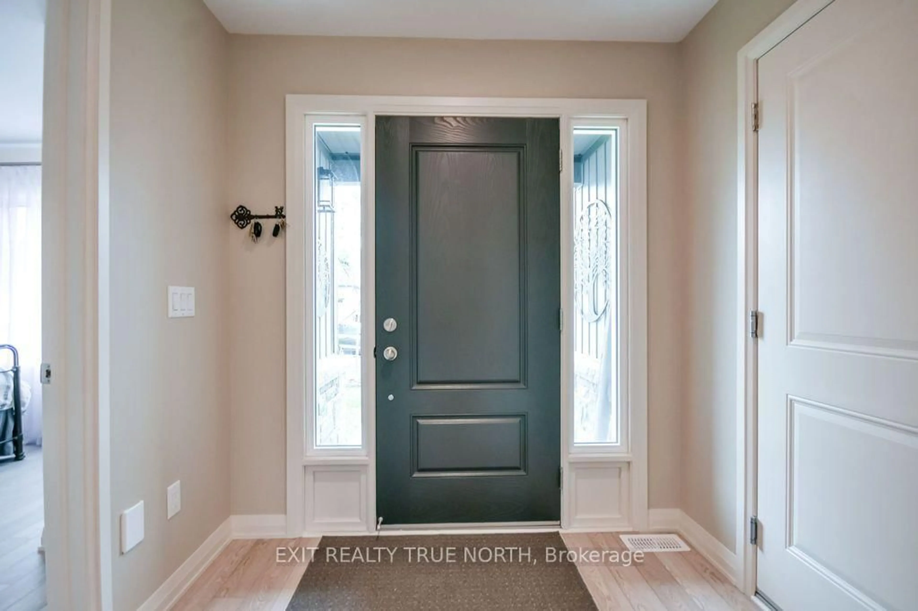 Indoor entryway for 51 Harold Ave, Severn Ontario L0K 1E0
