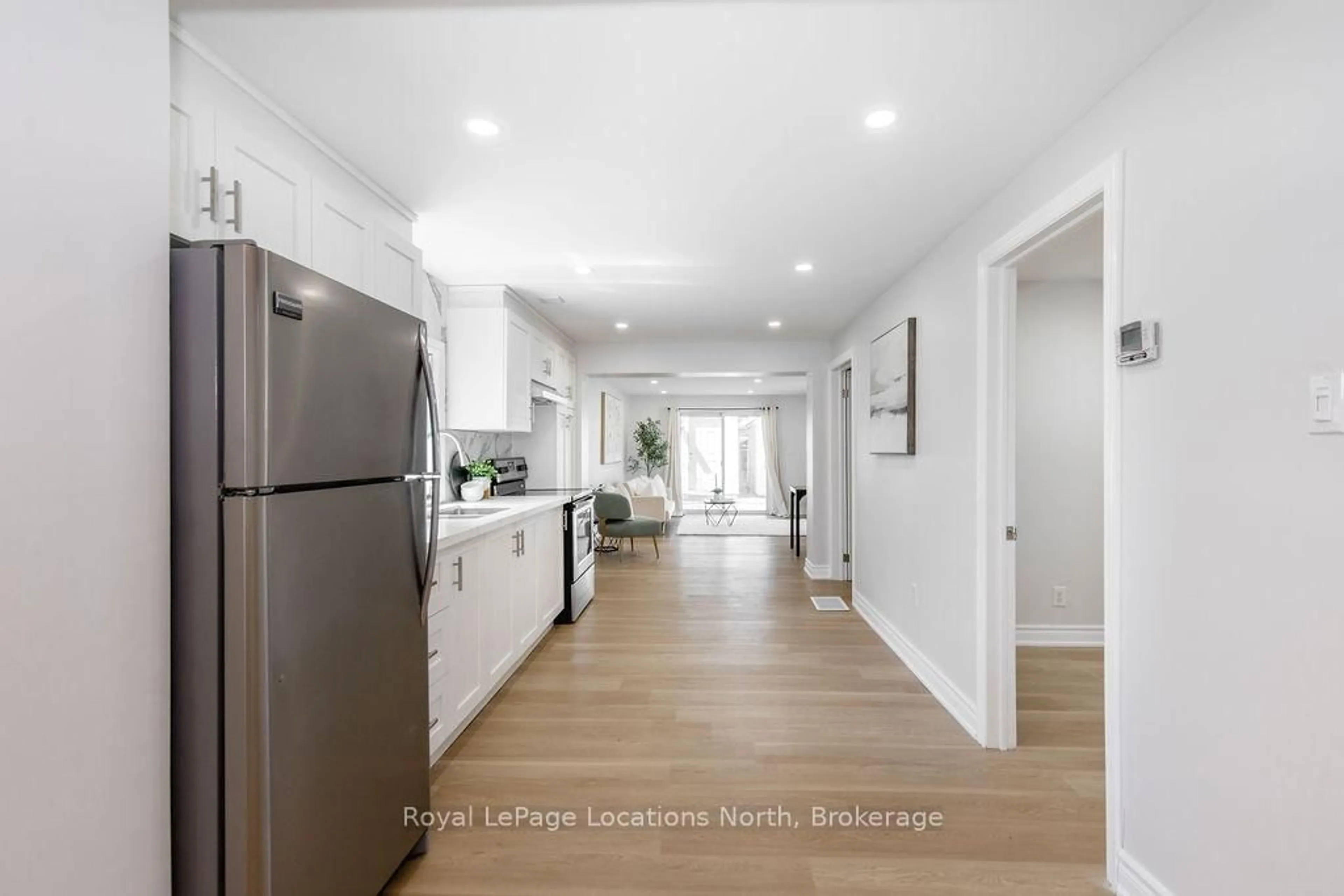 Open concept kitchen, unknown for 56 68th St, Wasaga Beach Ontario L9Z 1T8