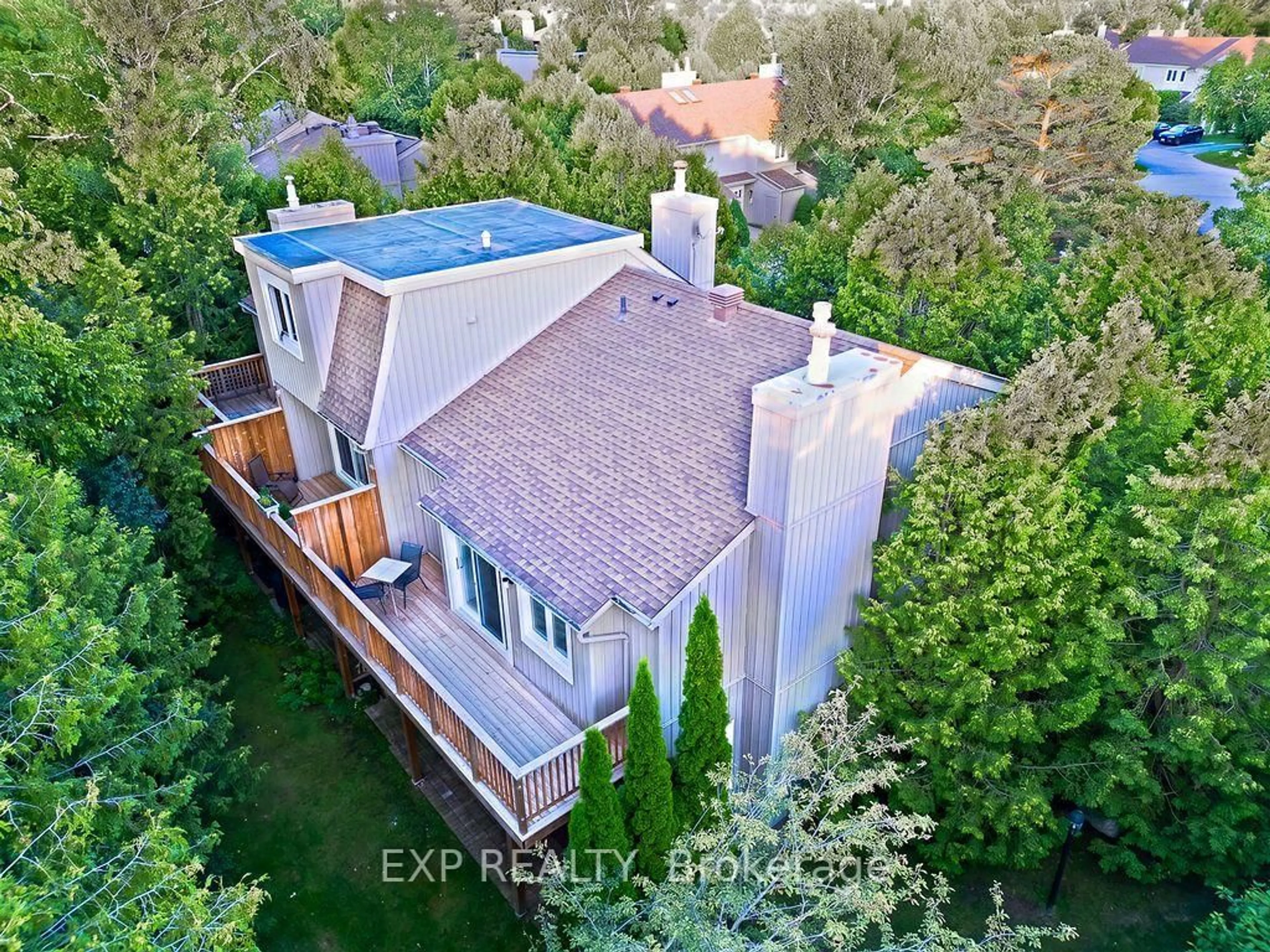 A pic from outside/outdoor area/front of a property/back of a property/a pic from drone, unknown for 576 Oxbow Cres #16, Collingwood Ontario L9Y 5B4