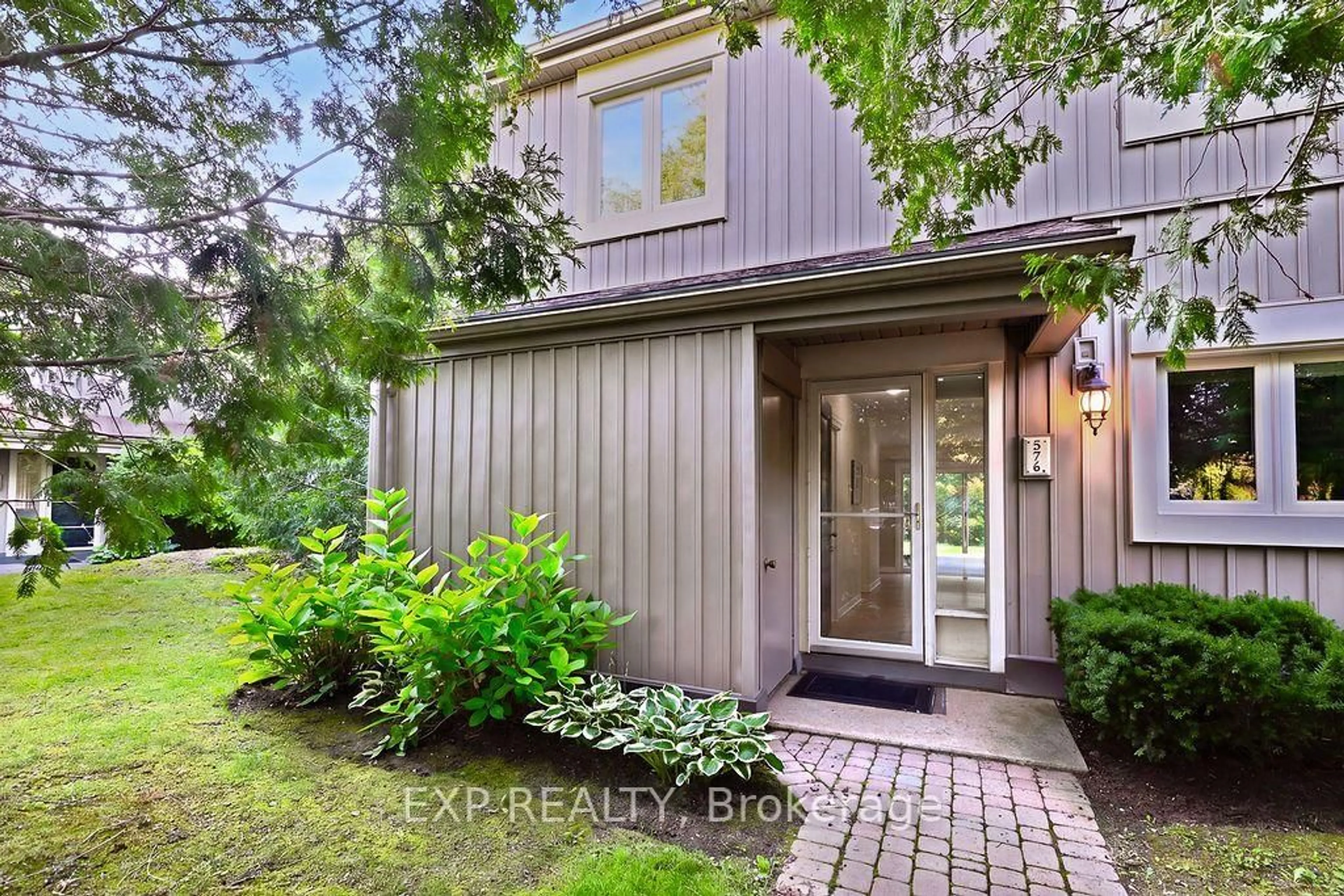 Indoor entryway for 576 Oxbow Cres #16, Collingwood Ontario L9Y 5B4