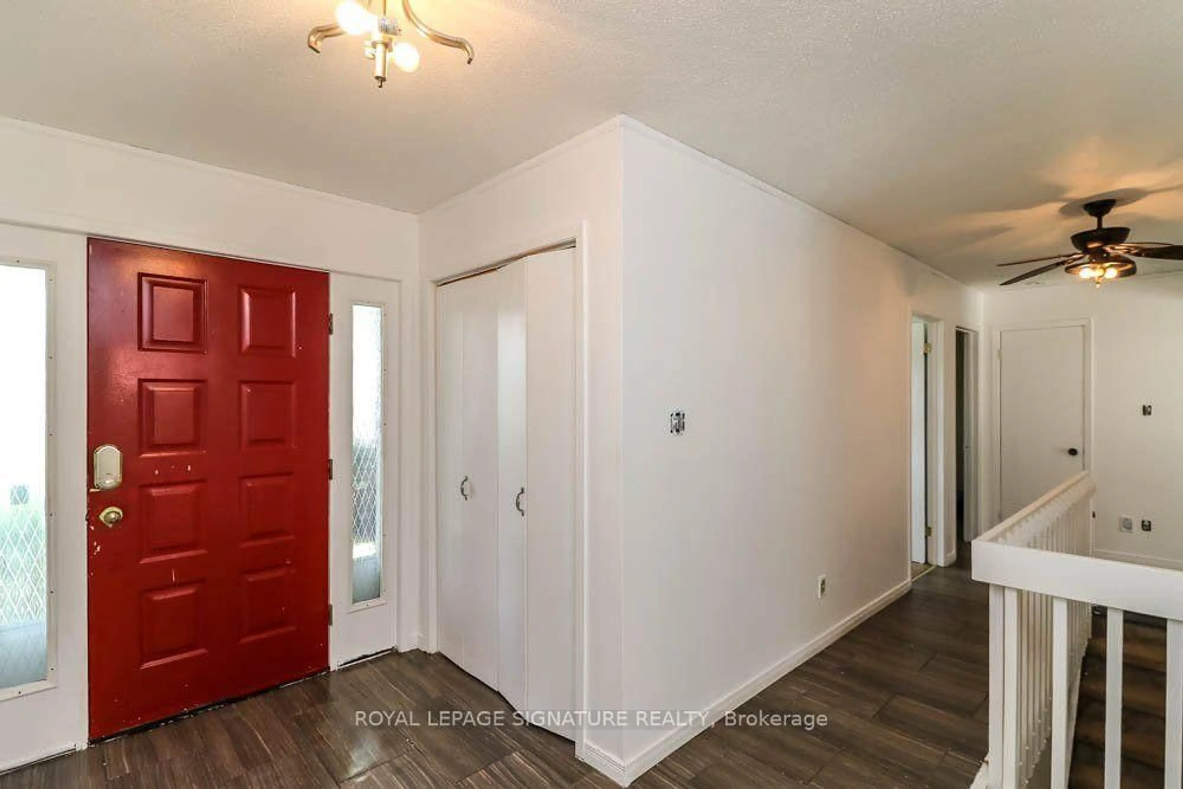 Indoor entryway for 1729 Mosley St, Wasaga Beach Ontario L9Z 1Z8