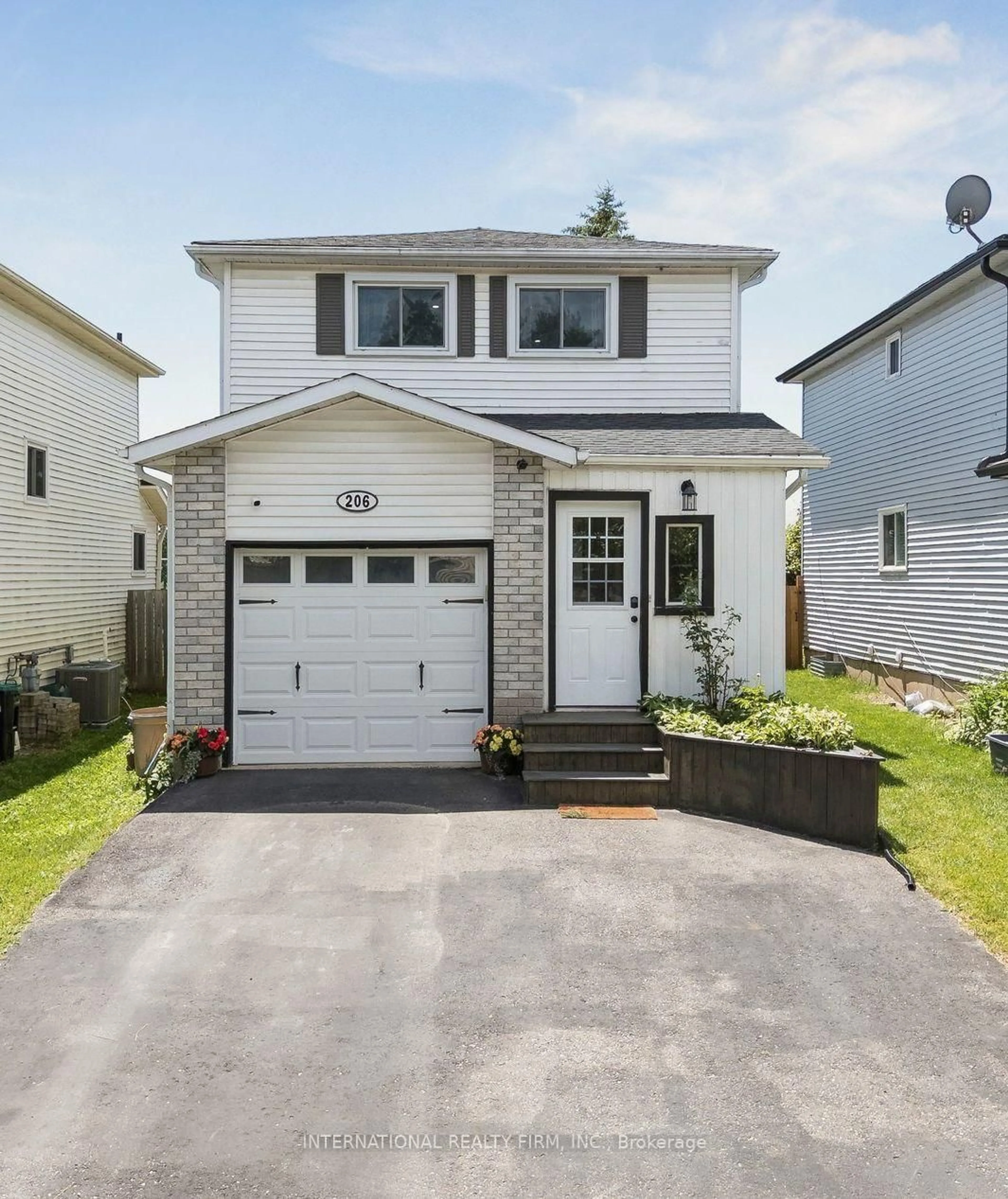 Home with vinyl exterior material, street for 206 Hickling Tr, Barrie Ontario L4M 5W4