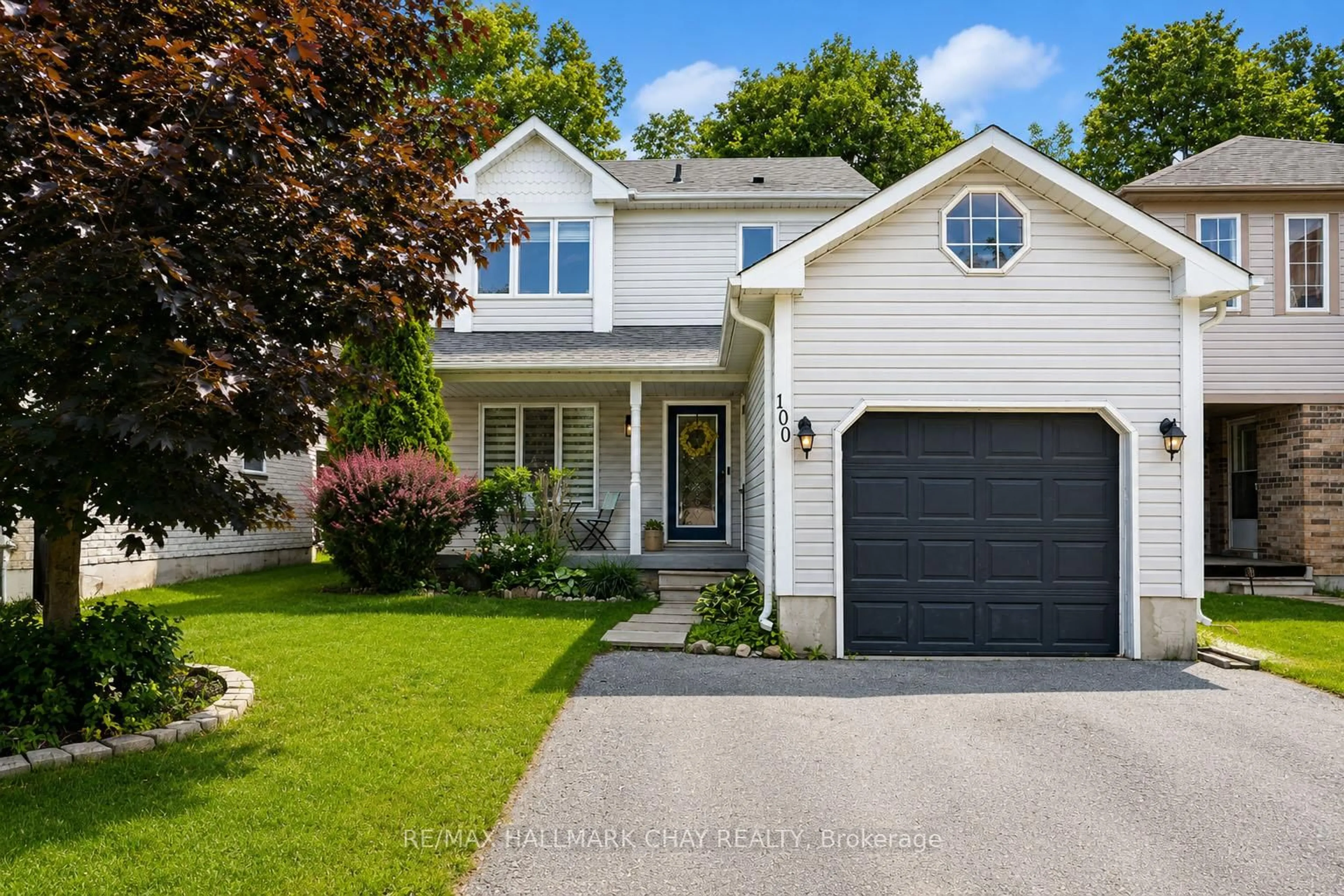 Home with vinyl exterior material, street for 100 Copeman Cres, Barrie Ontario L4N 8B3