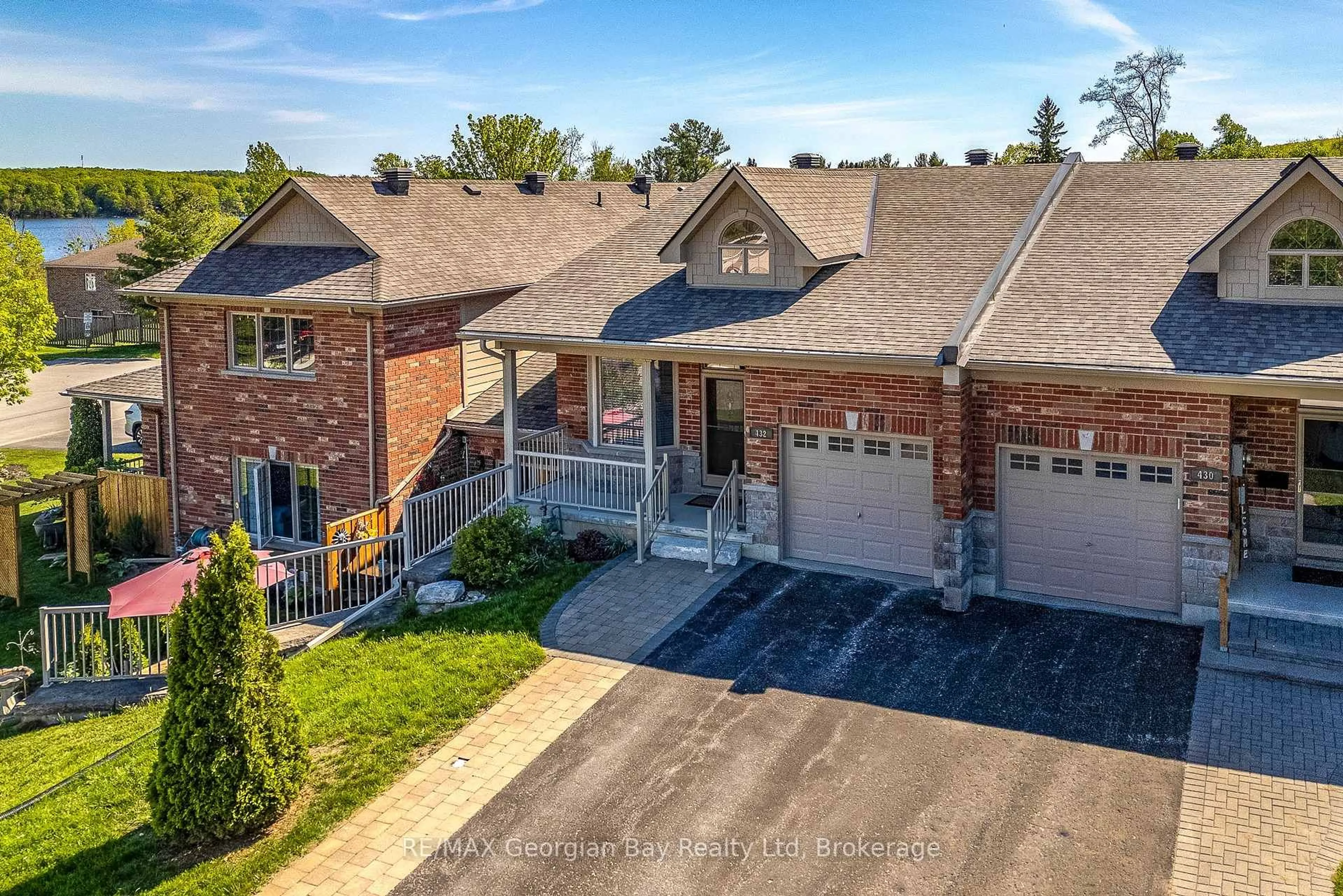A pic from outside/outdoor area/front of a property/back of a property/a pic from drone, street for 432 Shewfelt Cres, Midland Ontario L4R 5M7