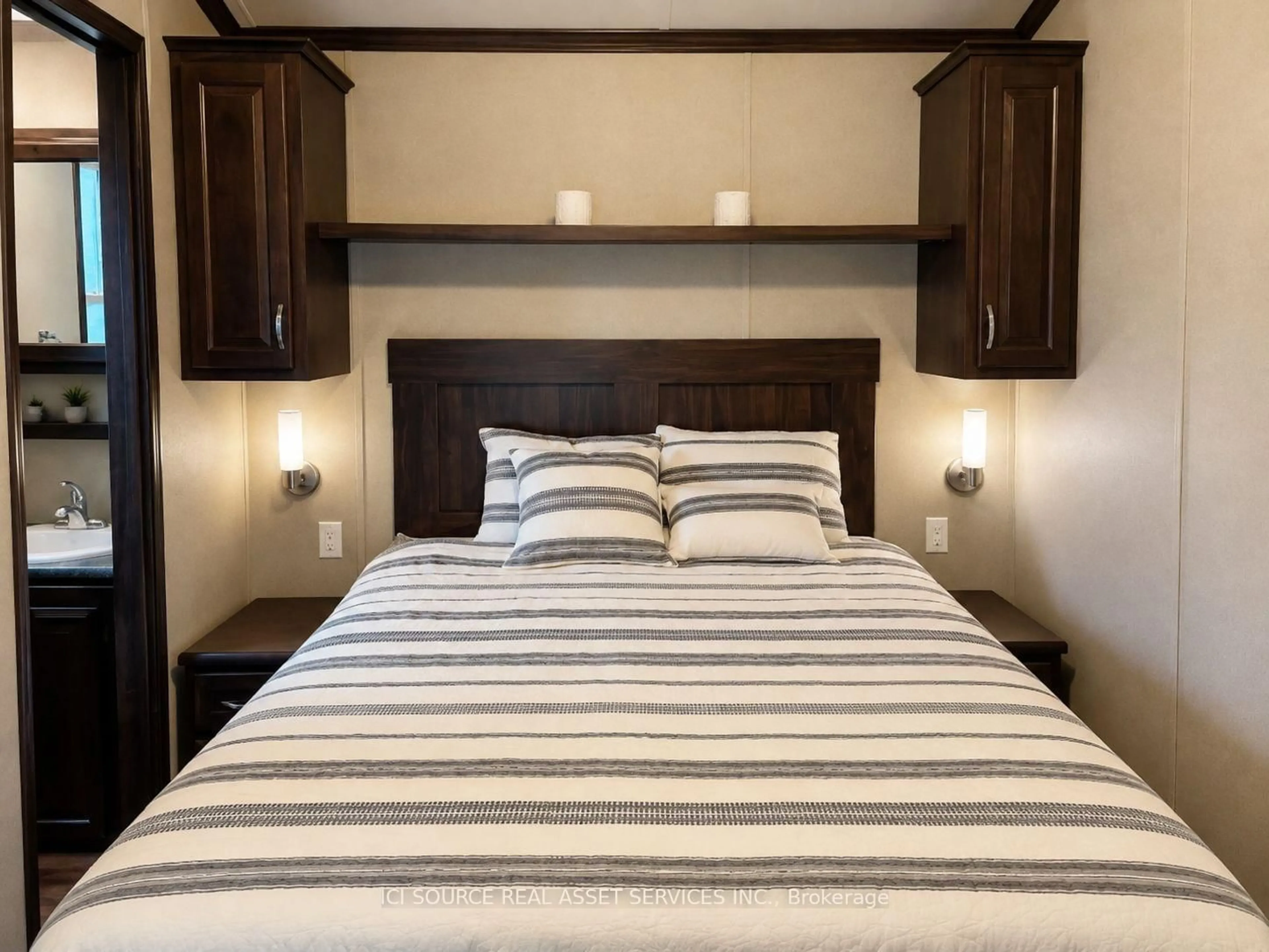 Bedroom with bed, unknown for 15 Chippewa Tr #WCL-CT015, Wasaga Beach Ontario L9Z 1X7
