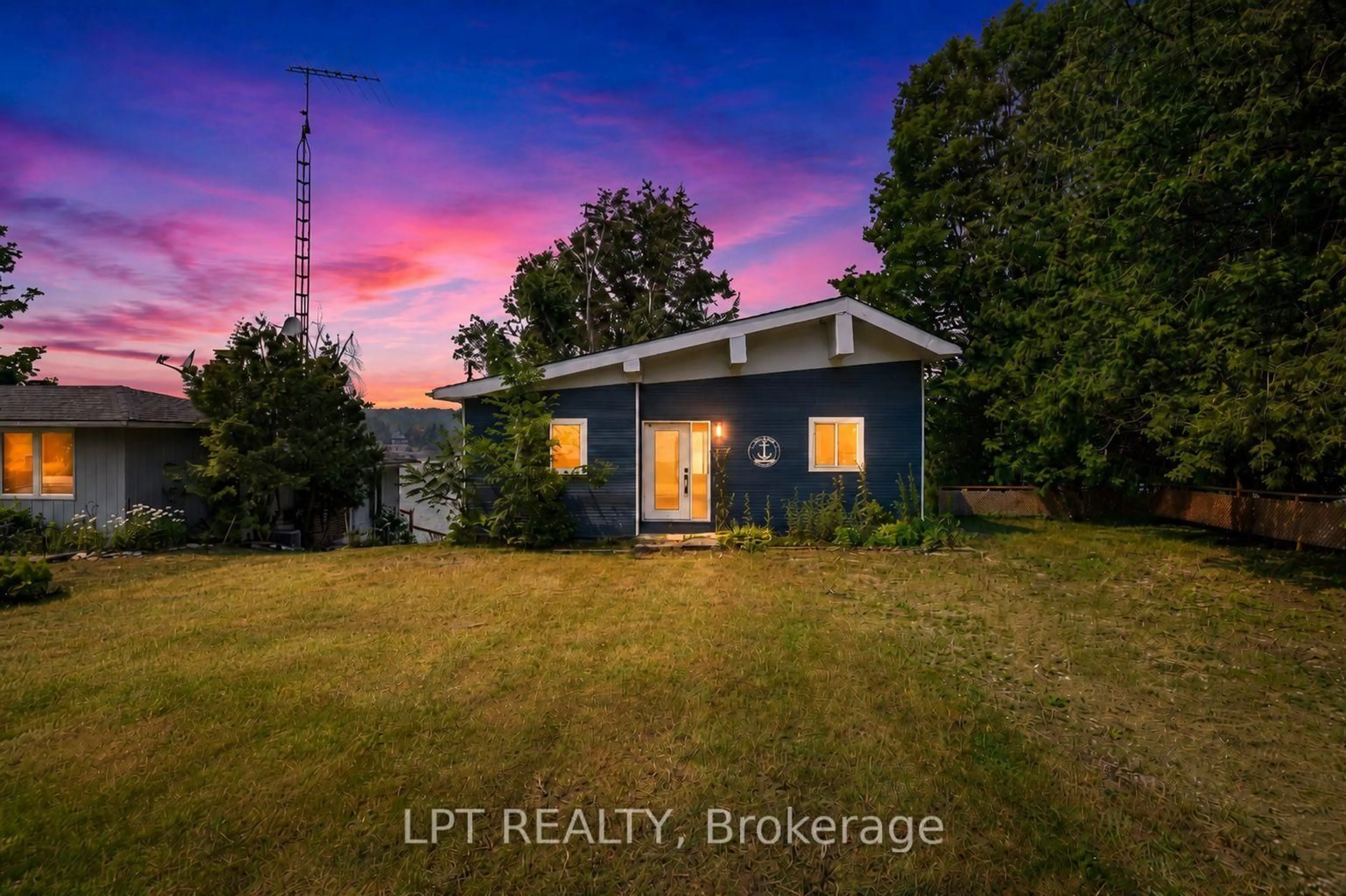 A pic from outside/outdoor area/front of a property/back of a property/a pic from drone, unknown for 47 Moon Point Dr, Oro-Medonte Ontario L3V 0R8