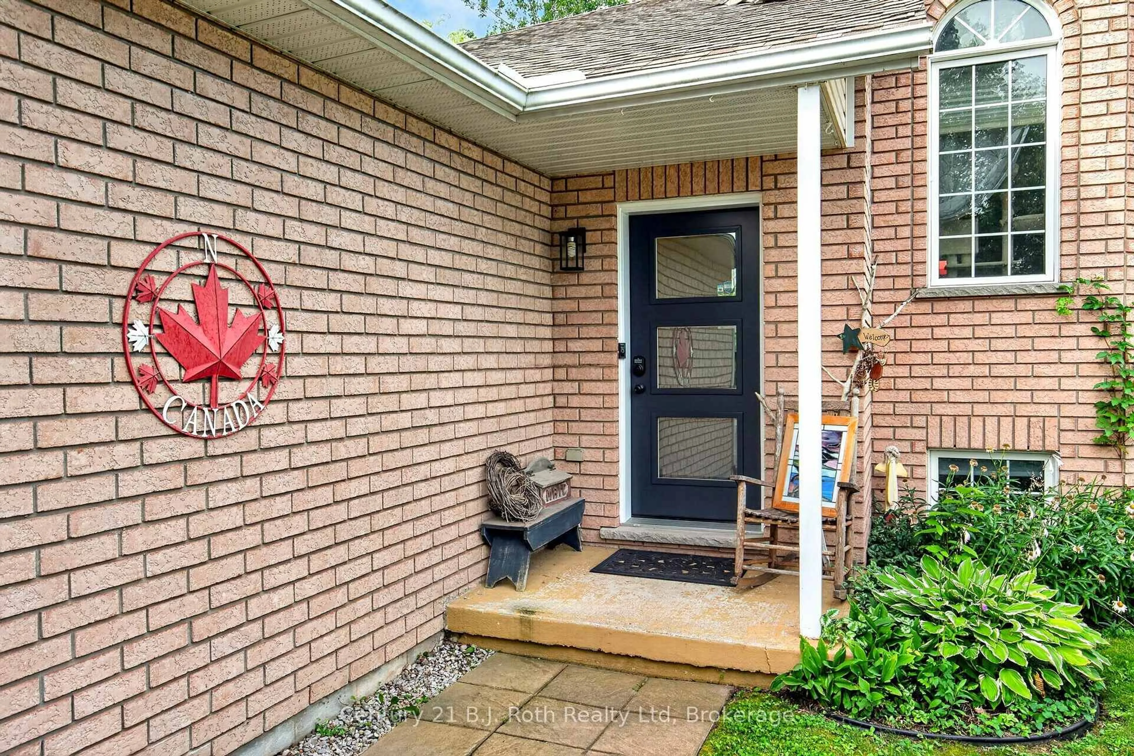Indoor entryway for 7 Georgias Walk, Tay Ontario L0K 2A0