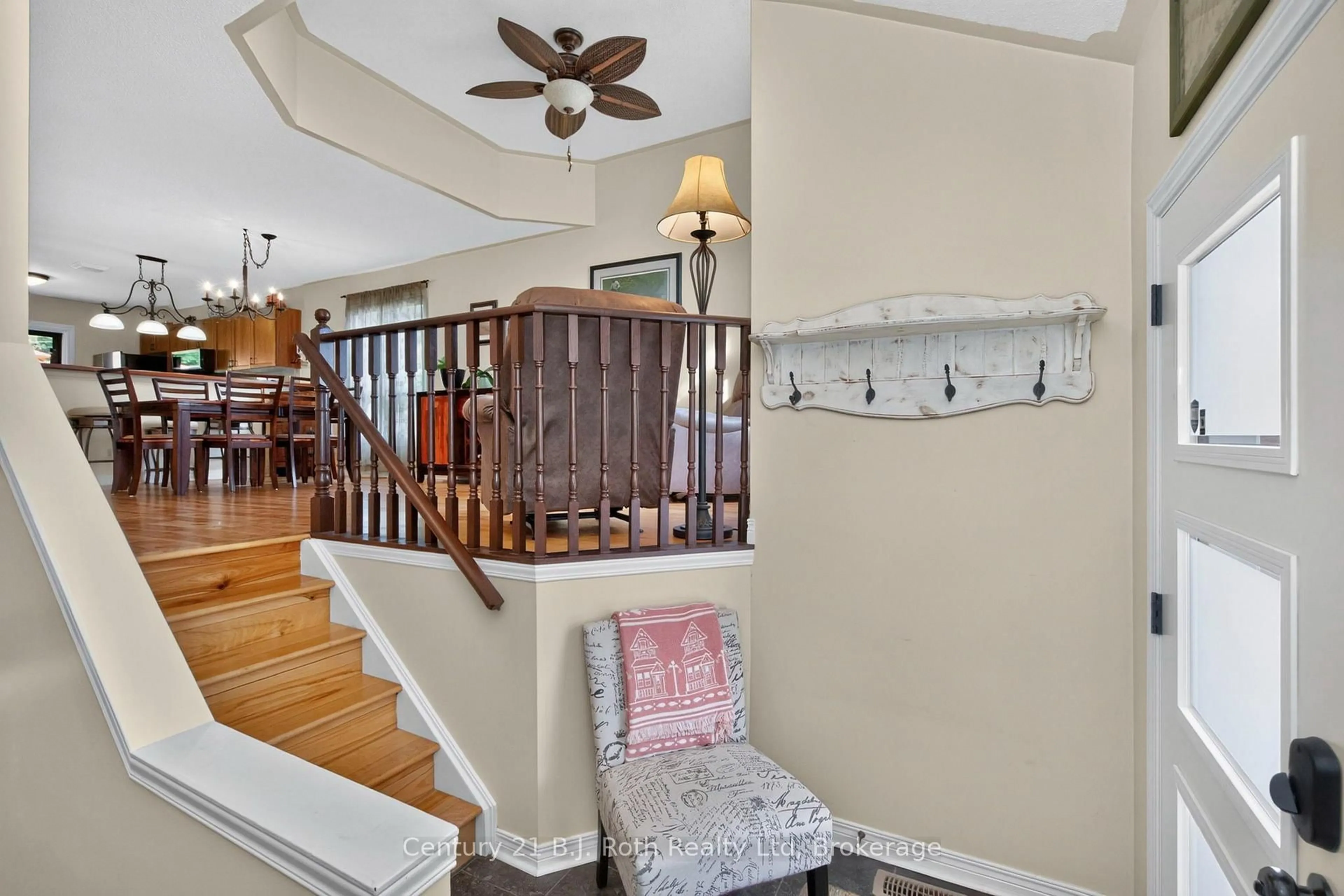 Indoor foyer for 7 Georgias Walk, Tay Ontario L0K 2A0