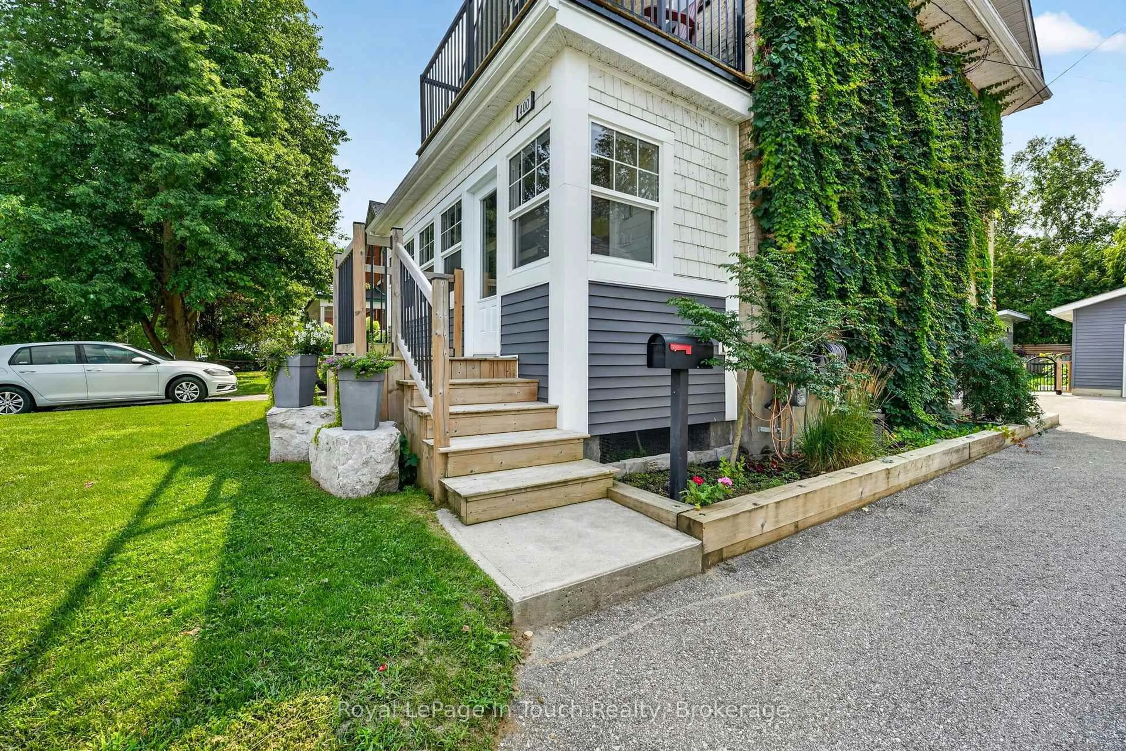 Unknown for 400 Russell St, Midland Ontario L4R 3A8
