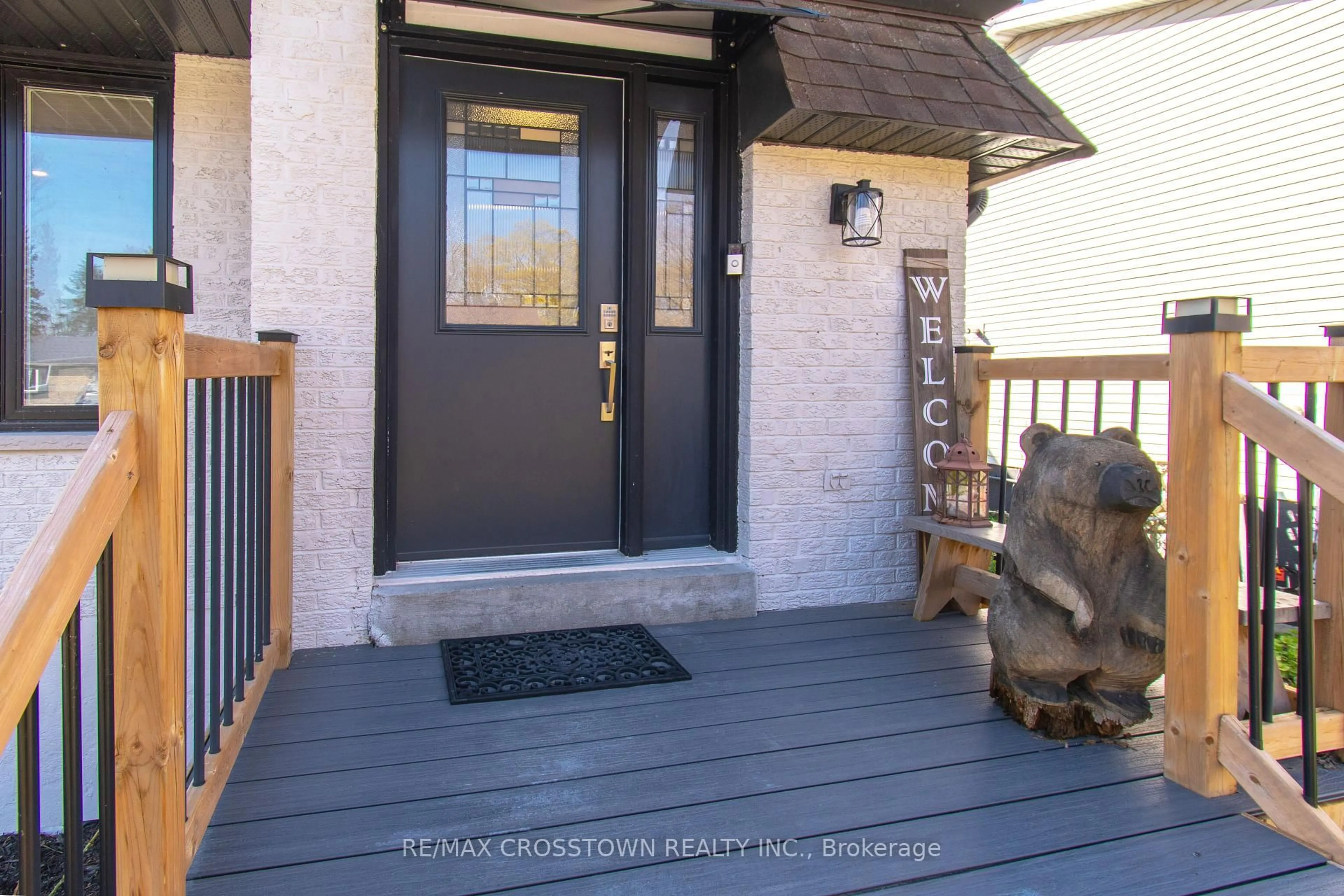 Indoor entryway for 59 Lankin Blvd, Orillia Ontario L3V 6T1