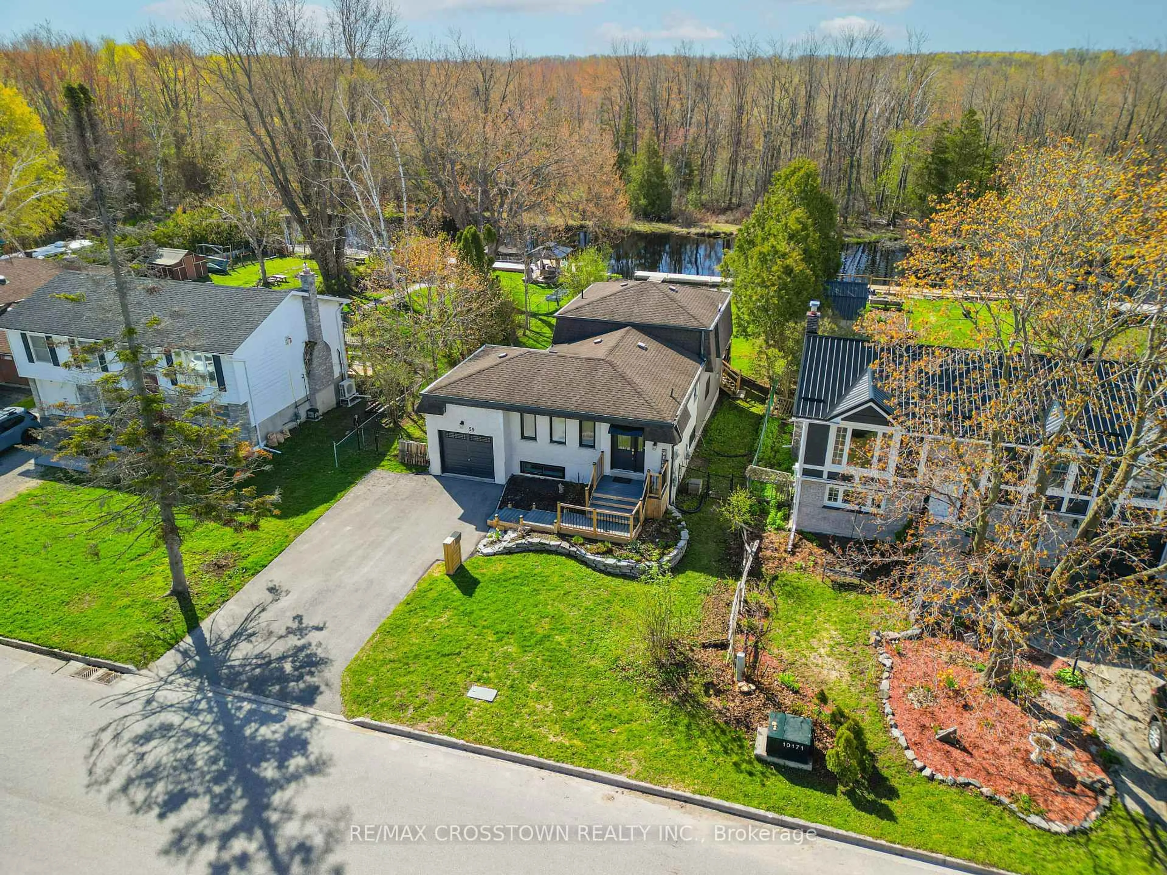 A pic from outside/outdoor area/front of a property/back of a property/a pic from drone, street for 59 Lankin Blvd, Orillia Ontario L3V 6T1