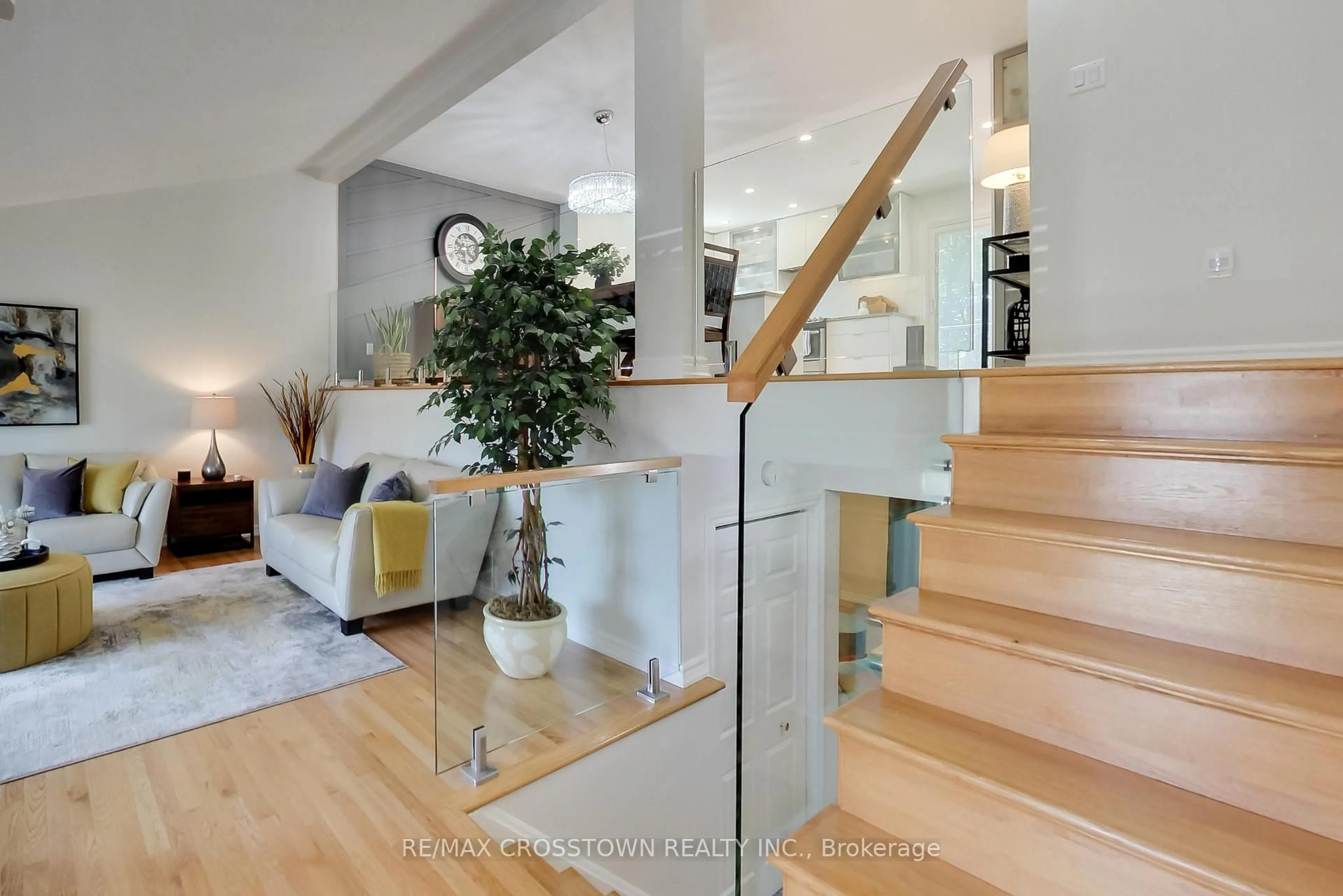 Indoor foyer for 38 Innisbrook Dr, Wasaga Beach Ontario L9Z 1G2