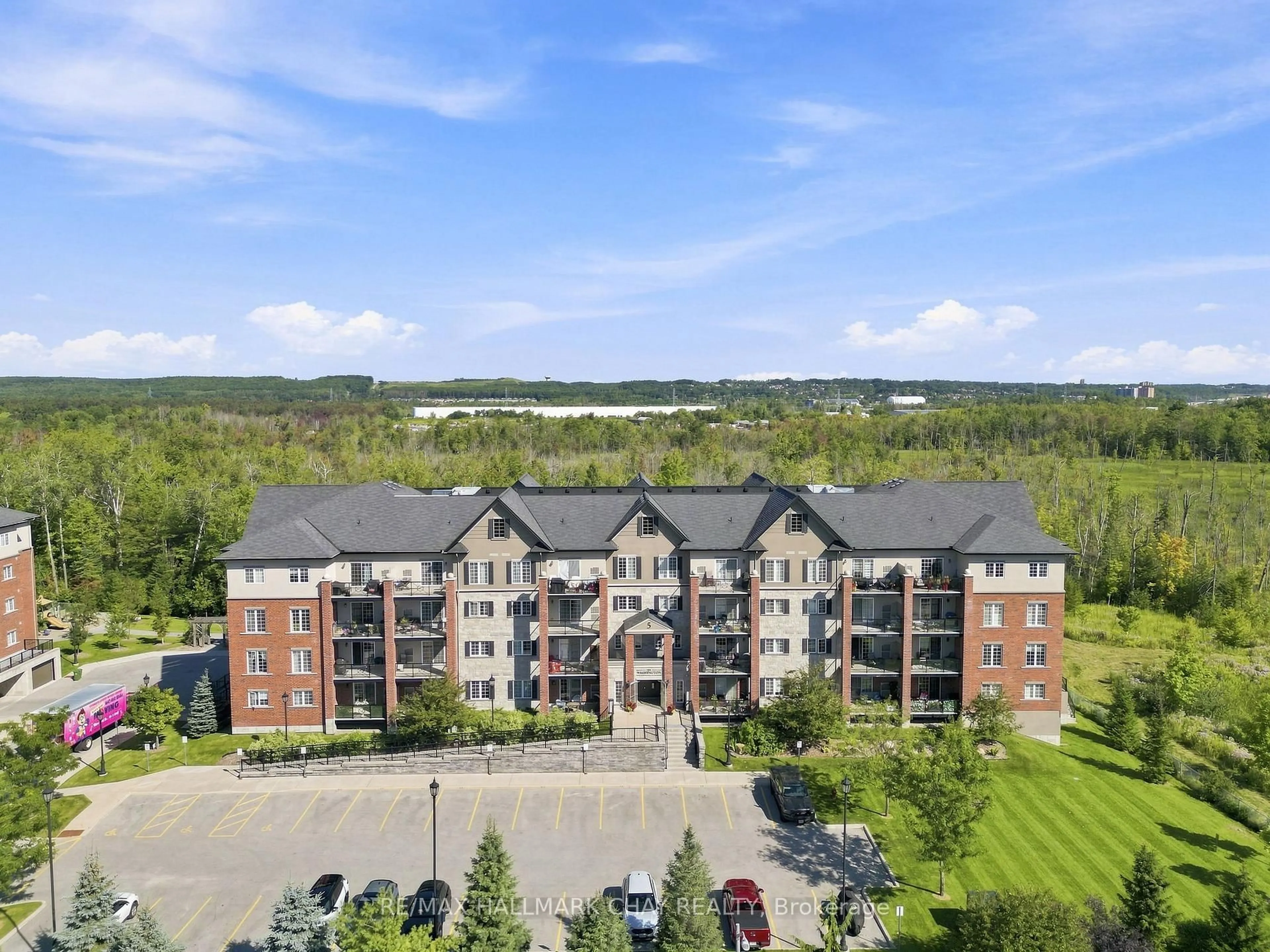 A pic from outside/outdoor area/front of a property/back of a property/a pic from drone, unknown for 5 Greenwich St #207, Barrie Ontario L4N 7Y8