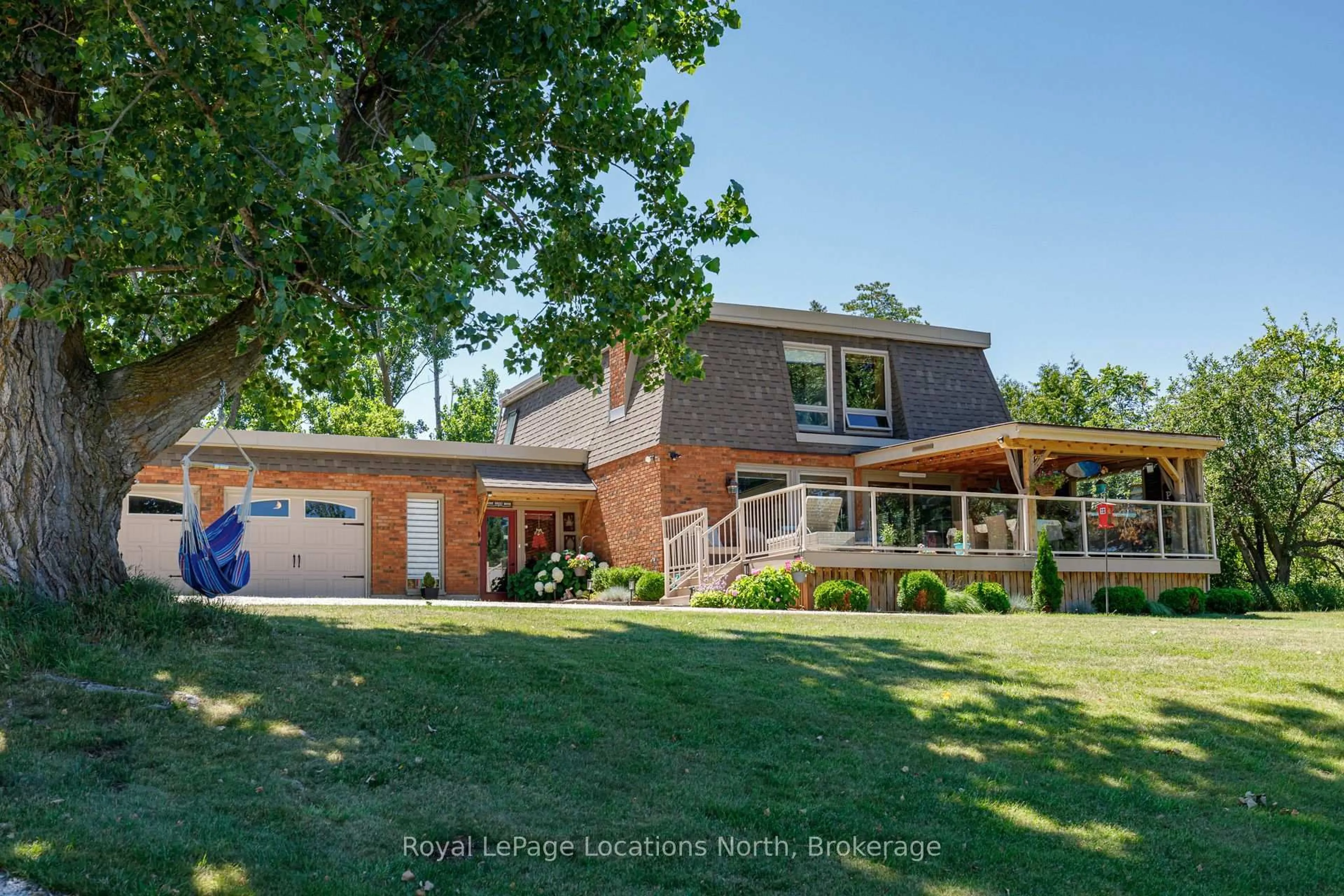 Home with brick exterior material, unknown for 8941 County 91 Rd, Clearview Ontario L0M 1H0