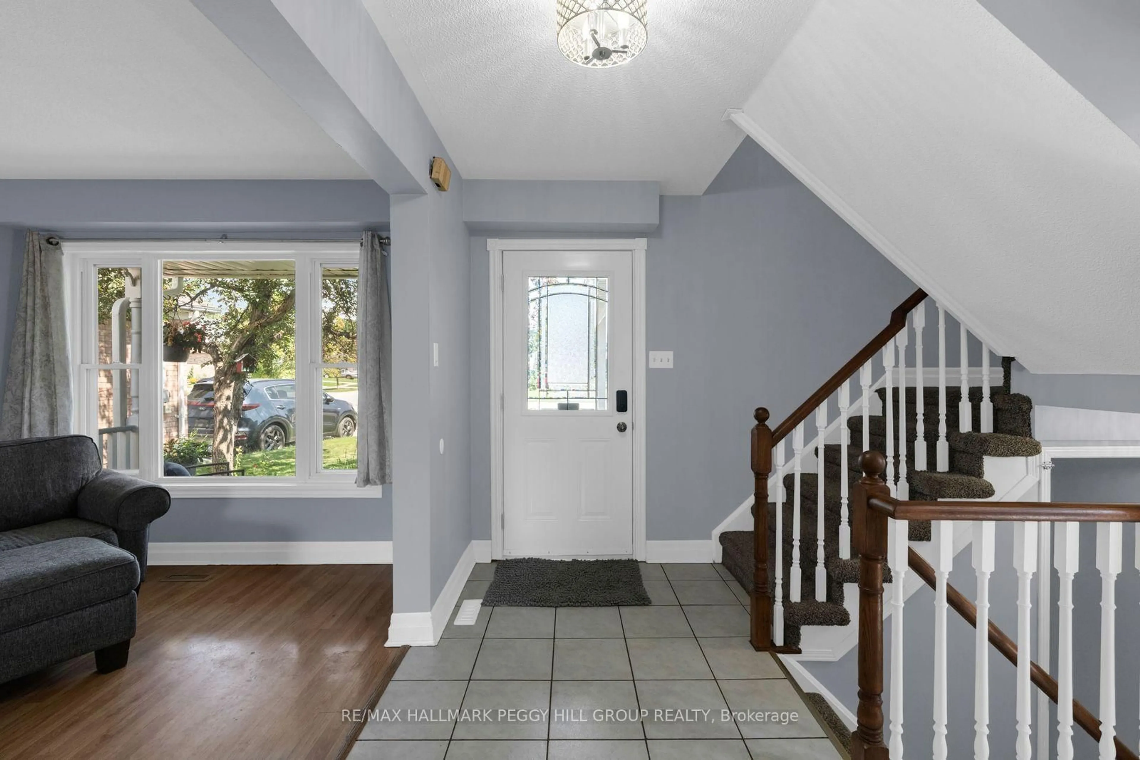 Indoor entryway for 14 Copeman Cres, Barrie Ontario L4N 8B5