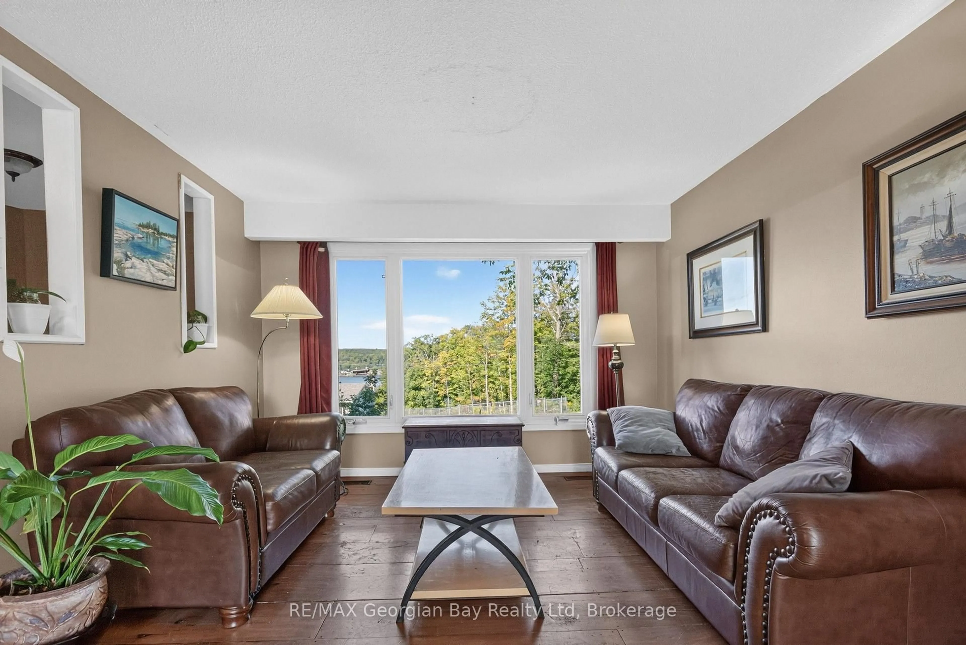 Living room with furniture, unknown for 329 Church St, Penetanguishene Ontario L9M 1G5