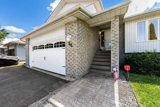 54 Edward St, Penetanguishene 3
