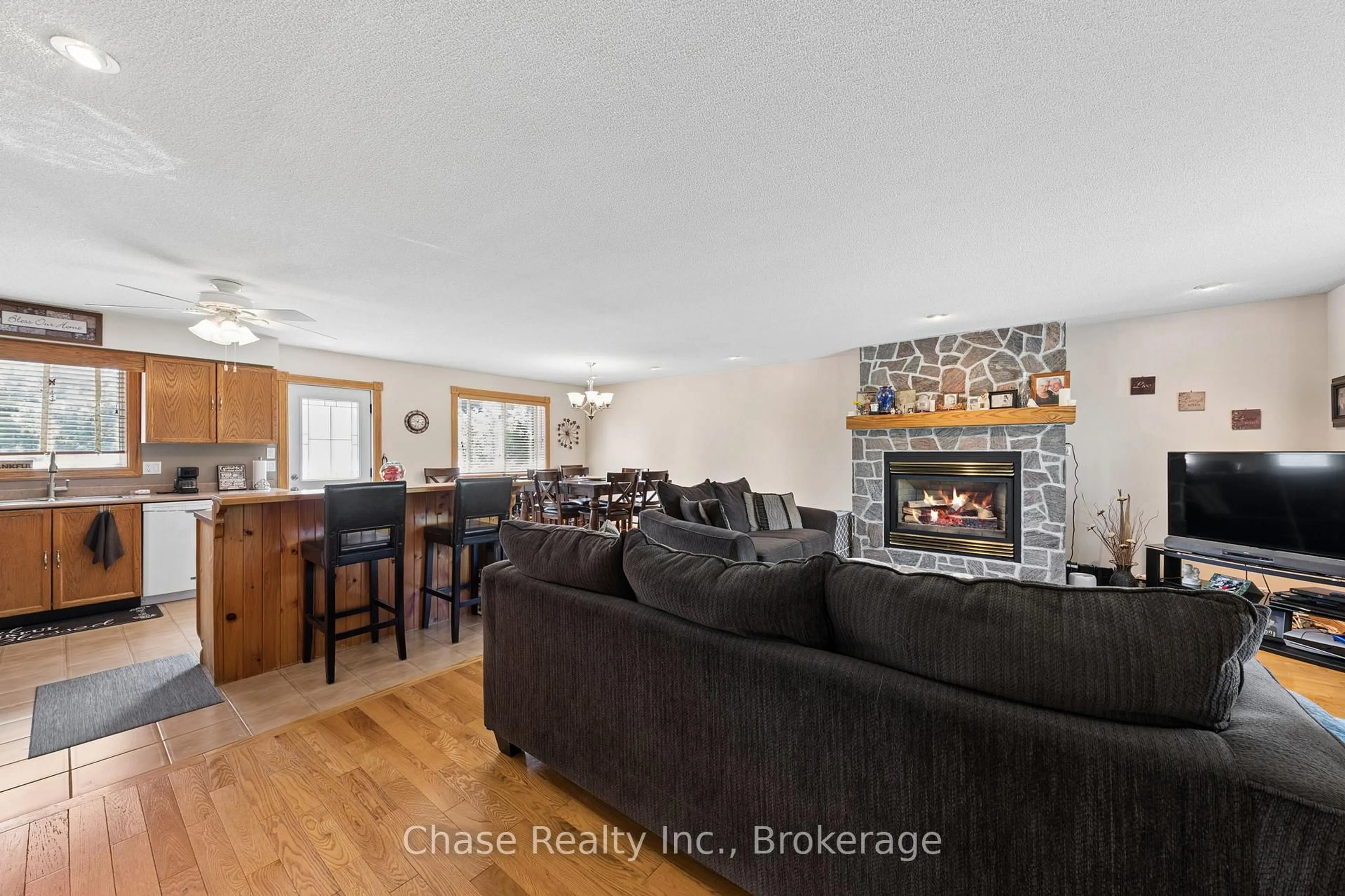 Living room with furniture, unknown for 54 Edward St, Penetanguishene Ontario L9M 1J8