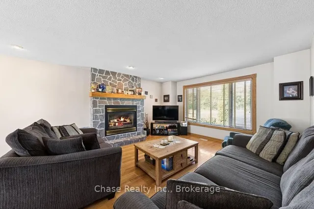 54 Edward St, Penetanguishene 5