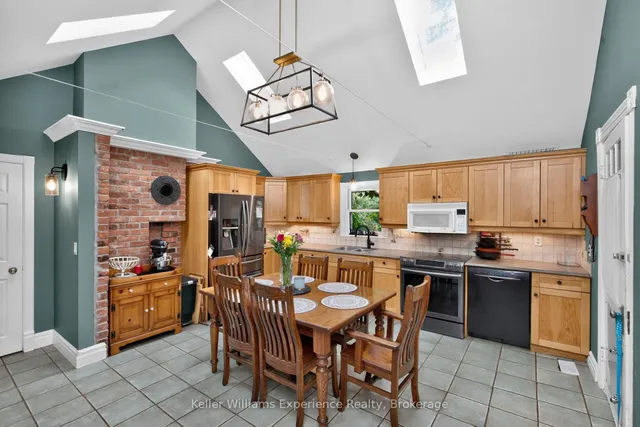 3744 Flos 4 Rd, Springwater 5