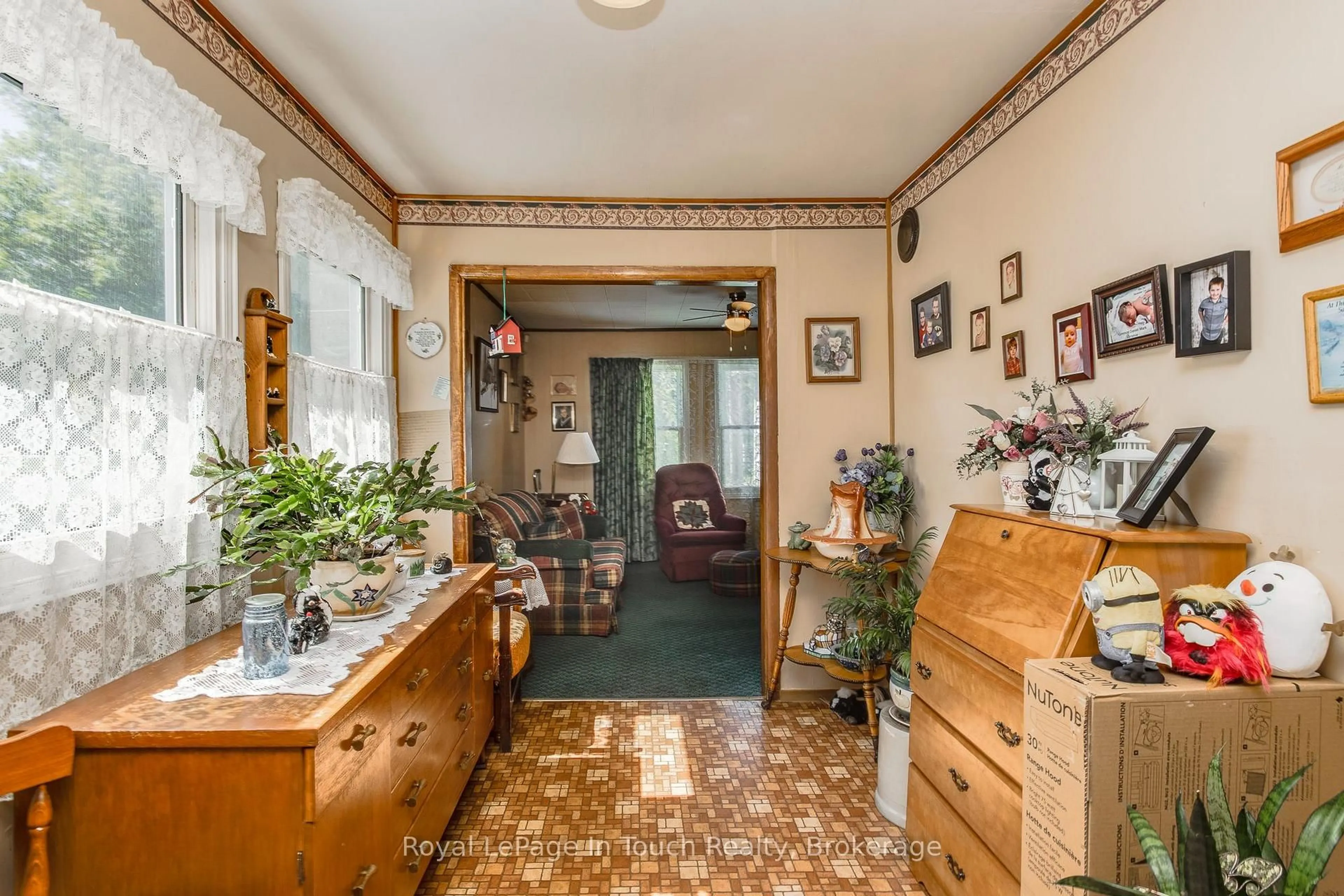 Unknown for 323 William St, Midland Ontario L4R 4G2