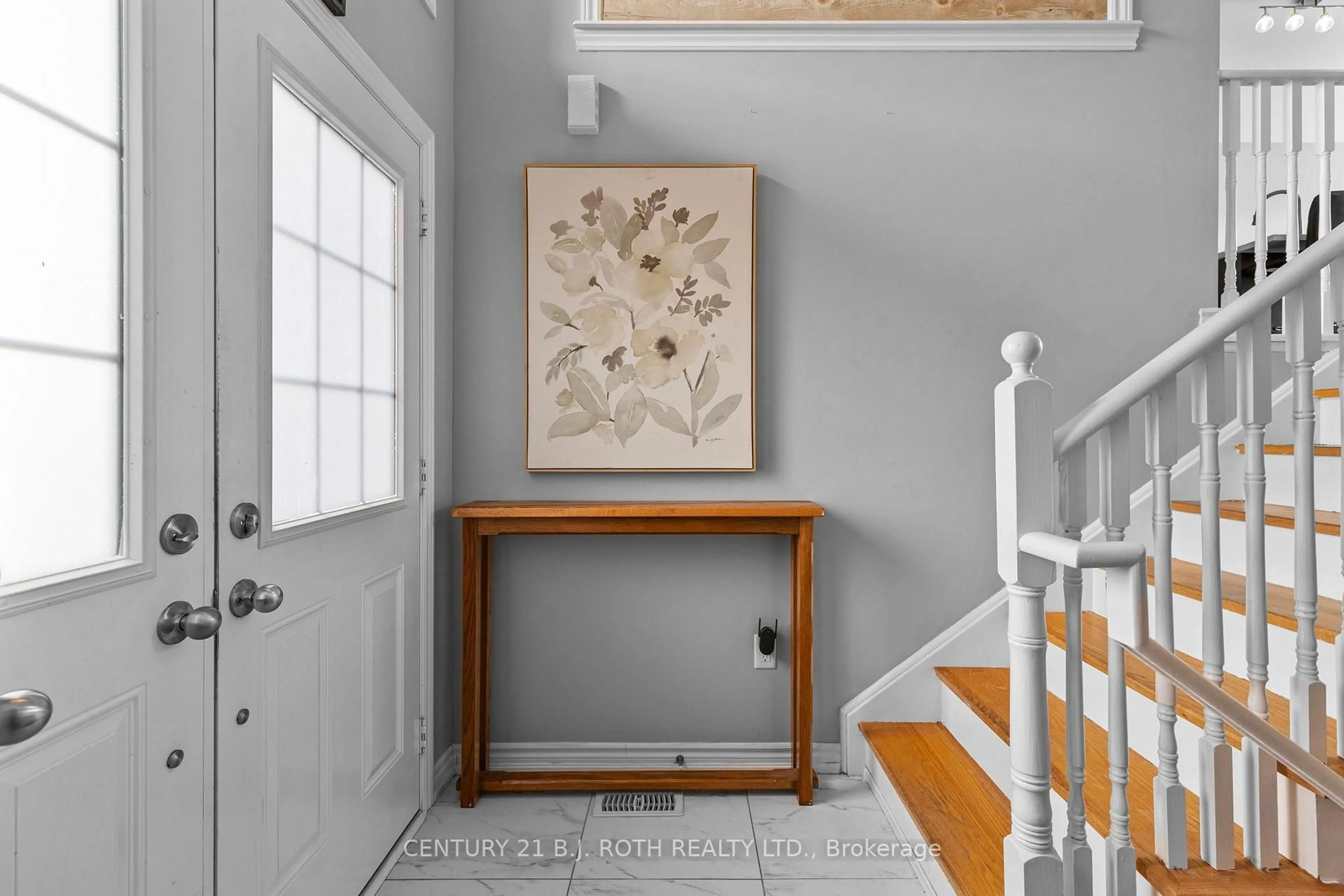 Indoor entryway for 211 Roy Dr, Clearview Ontario L0M 1S0