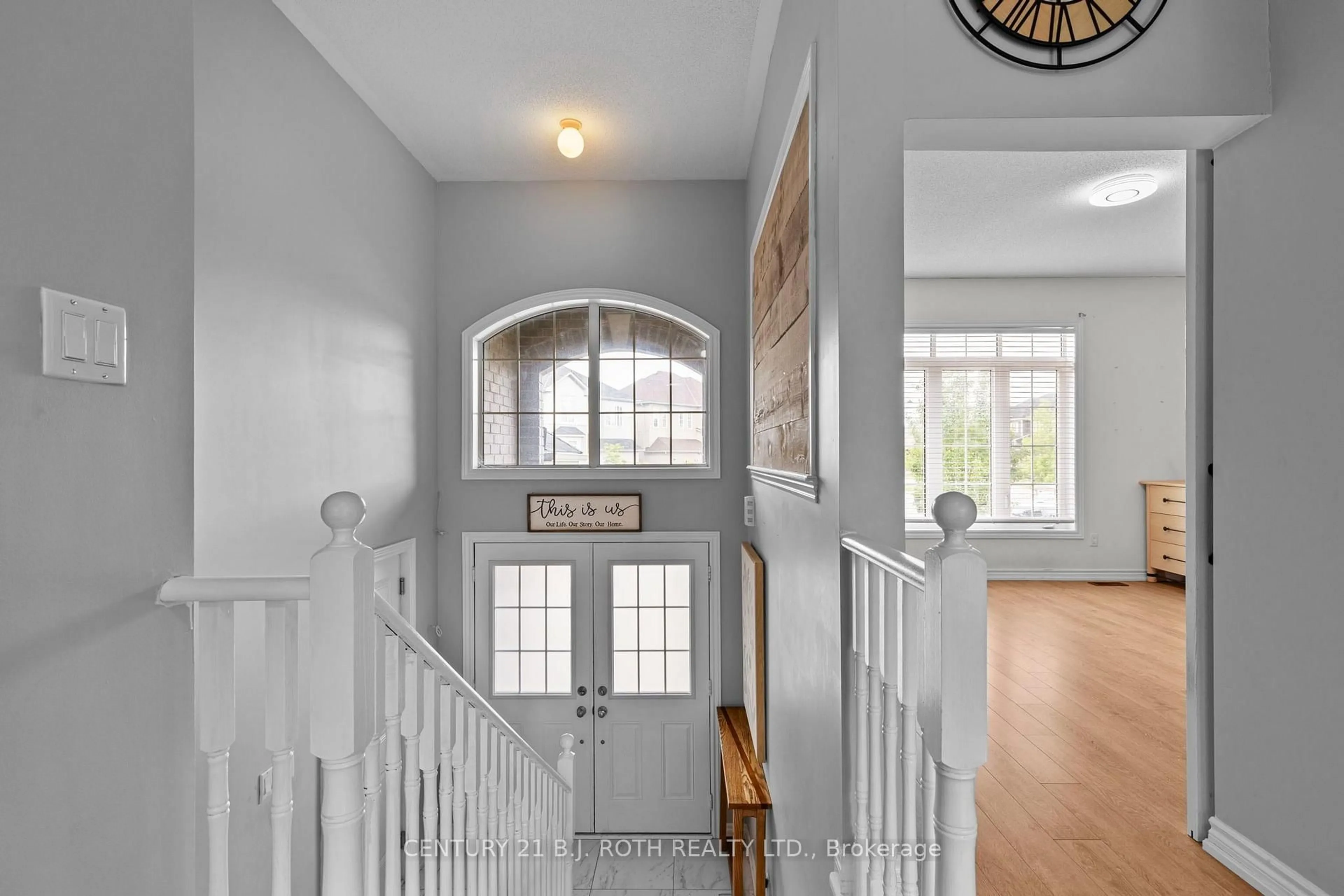 Indoor entryway for 211 Roy Dr, Clearview Ontario L0M 1S0